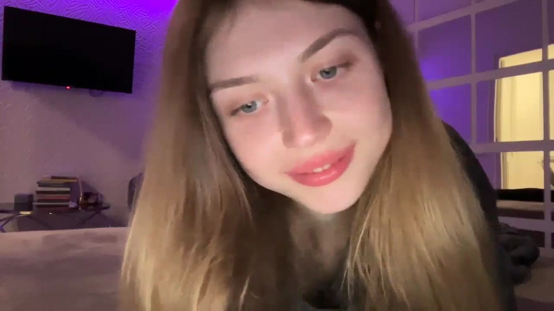 Gallery image thumbnail from Coconut_dream's myfreecams stream on, 09/25/2023, 18:40 image 18 of 20