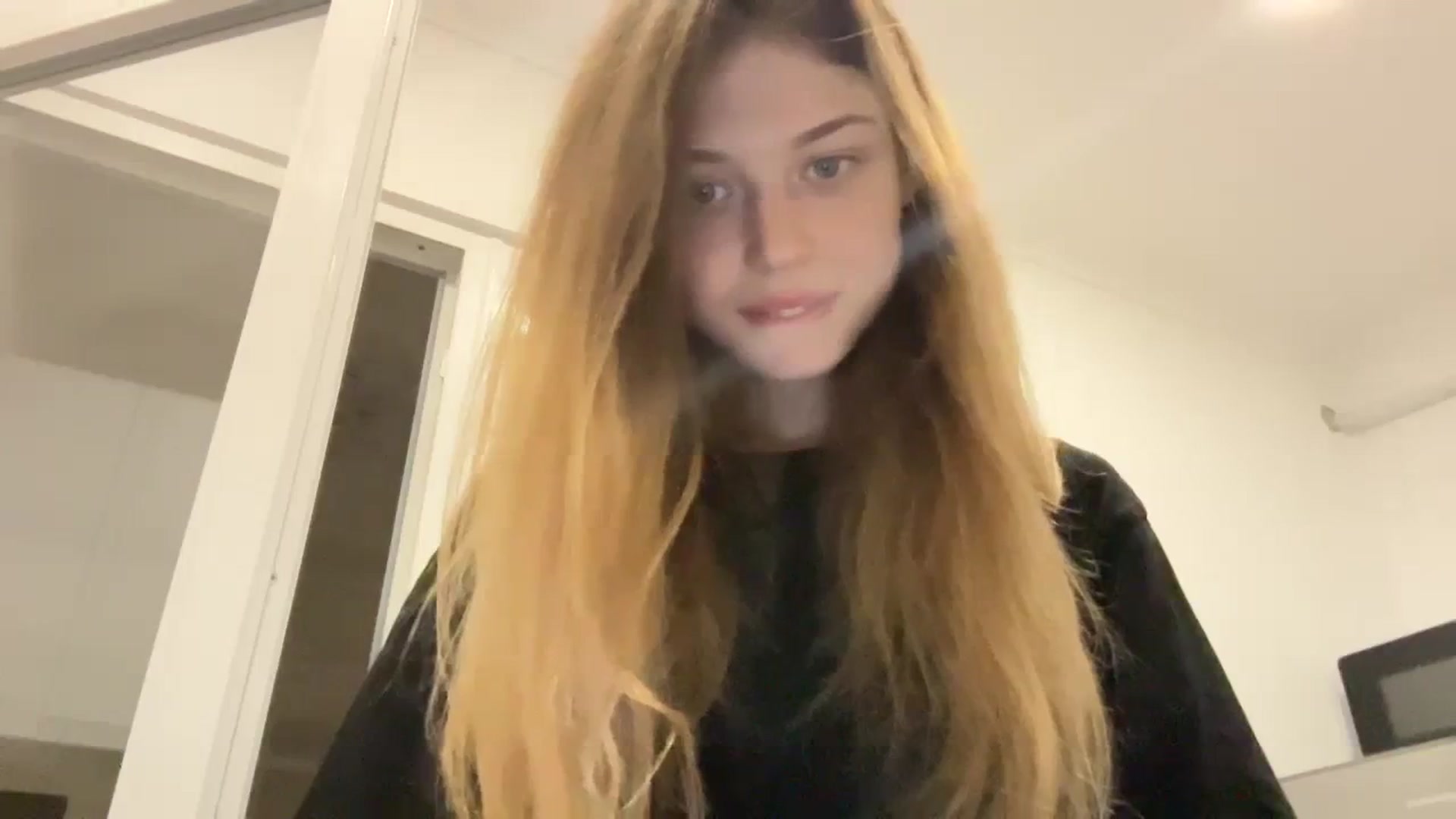 Gallery image thumbnail from Coconut_dream's myfreecams stream on, 10/03/2023, 06:17 image 12 of 20
