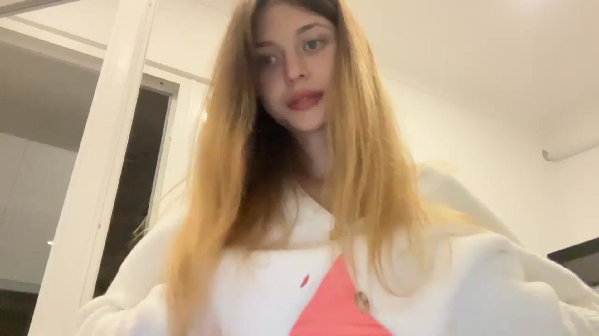 Gallery image thumbnail from Coconut_dream's myfreecams stream on, 10/03/2023, 16:32 image 2 of 20