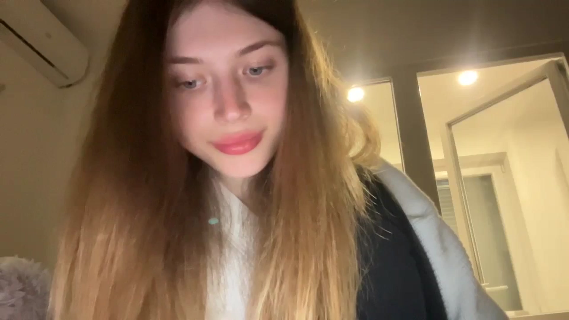 Gallery image thumbnail from Coconut_dream's myfreecams stream on, 10/03/2023, 16:32 image 9 of 20
