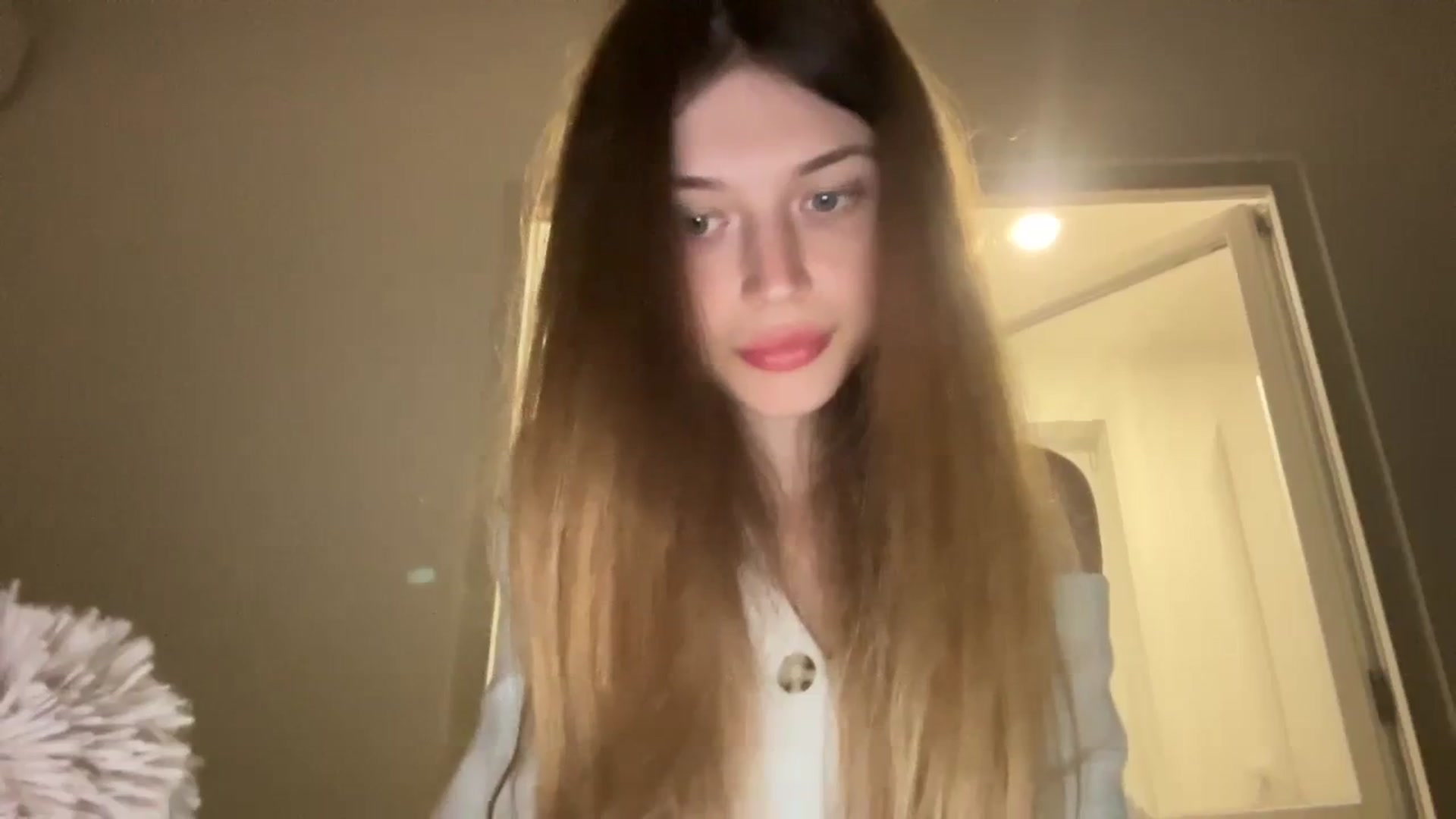 Gallery image thumbnail from Coconut_dream's myfreecams stream on, 10/03/2023, 16:32 image 6 of 20