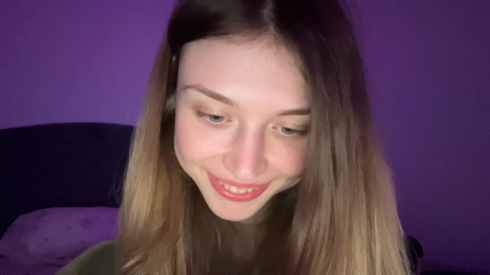Gallery image thumbnail from Coconut_dream's myfreecams stream on, 10/03/2023, 20:30 image 6 of 20