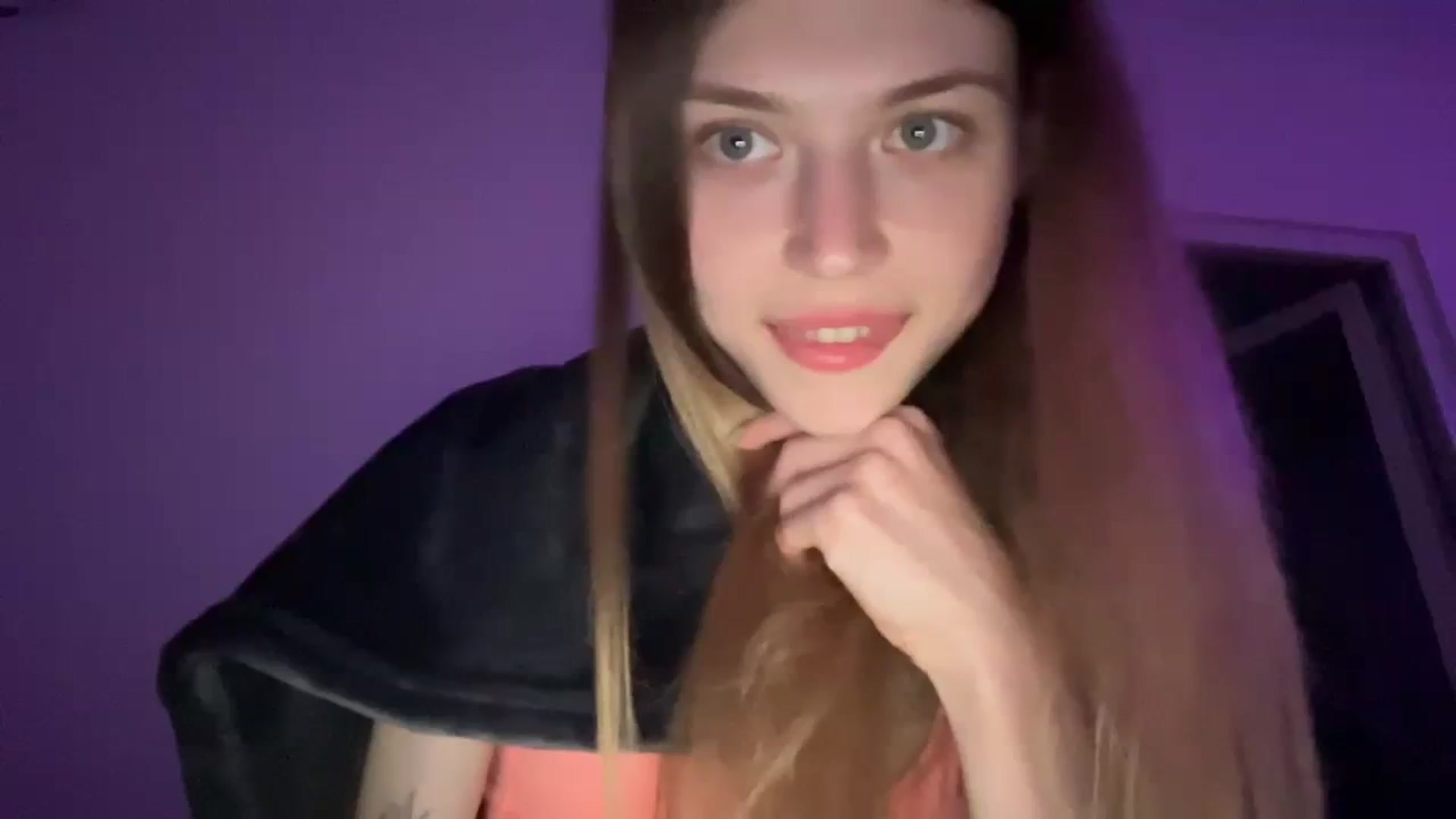 Gallery image thumbnail from Coconut_dream's myfreecams stream on, 10/03/2023, 20:30 image 13 of 20