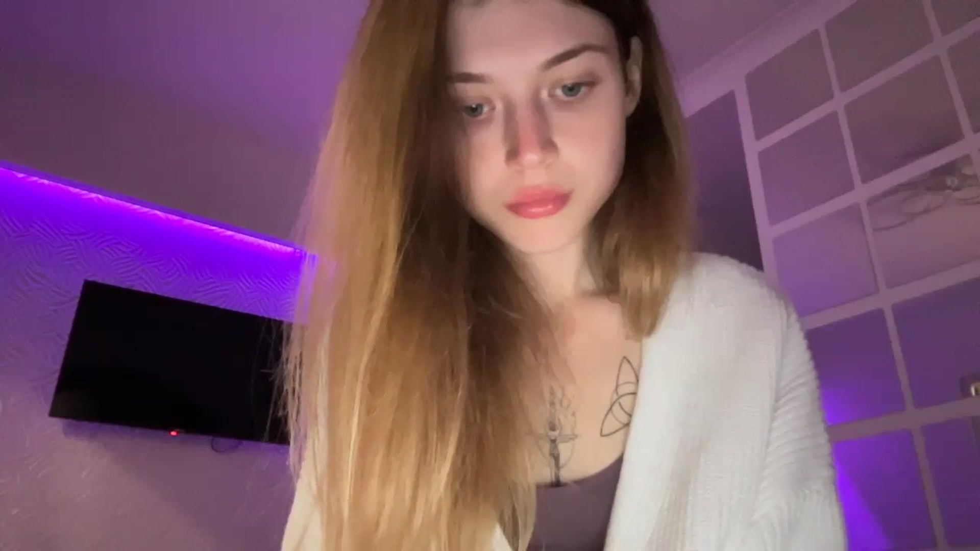 Gallery image thumbnail from Coconut_dream's myfreecams stream on, 10/04/2023, 17:45 image 4 of 20