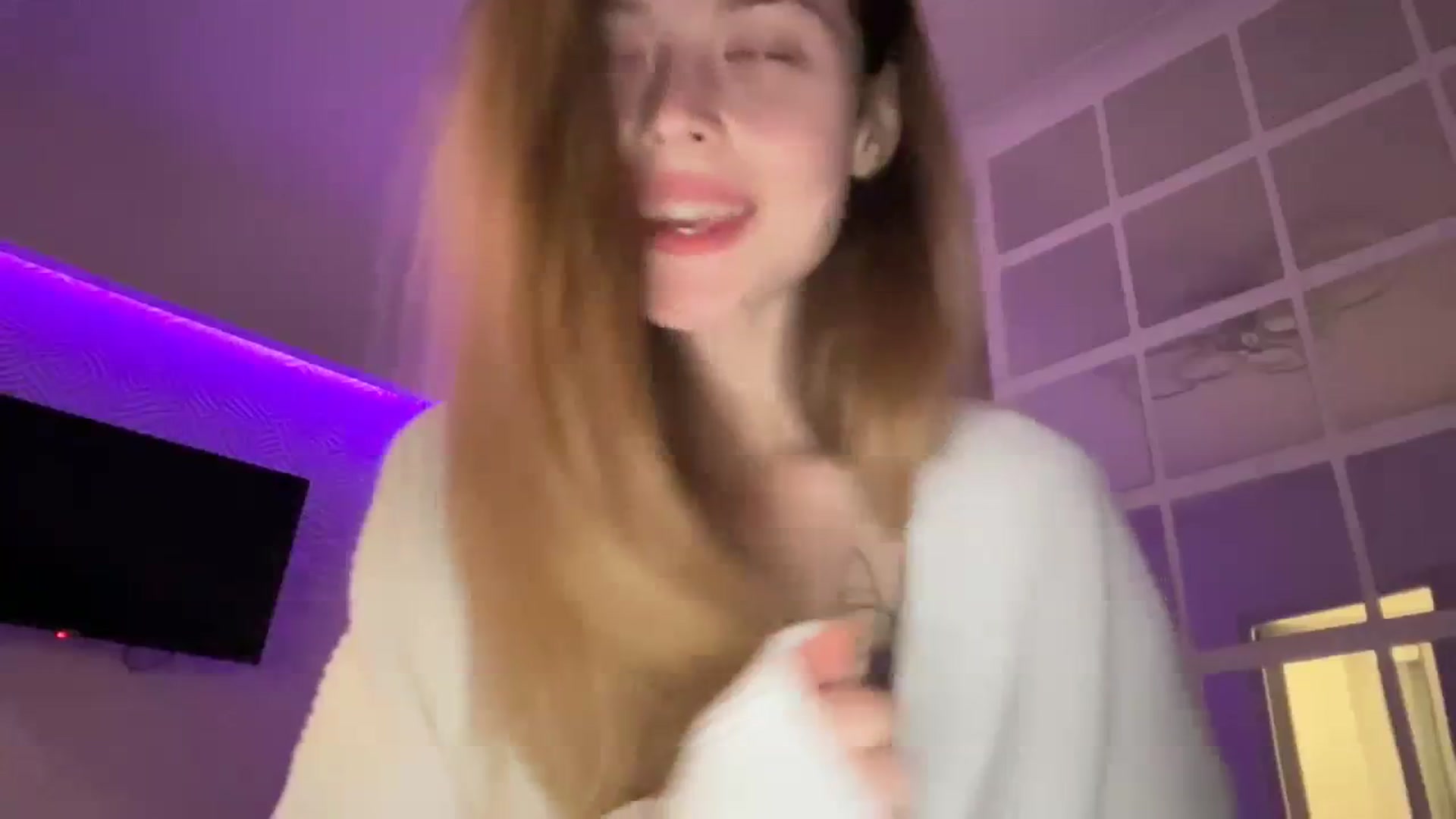 Gallery image thumbnail from Coconut_dream's myfreecams stream on, 10/04/2023, 17:45 image 18 of 20