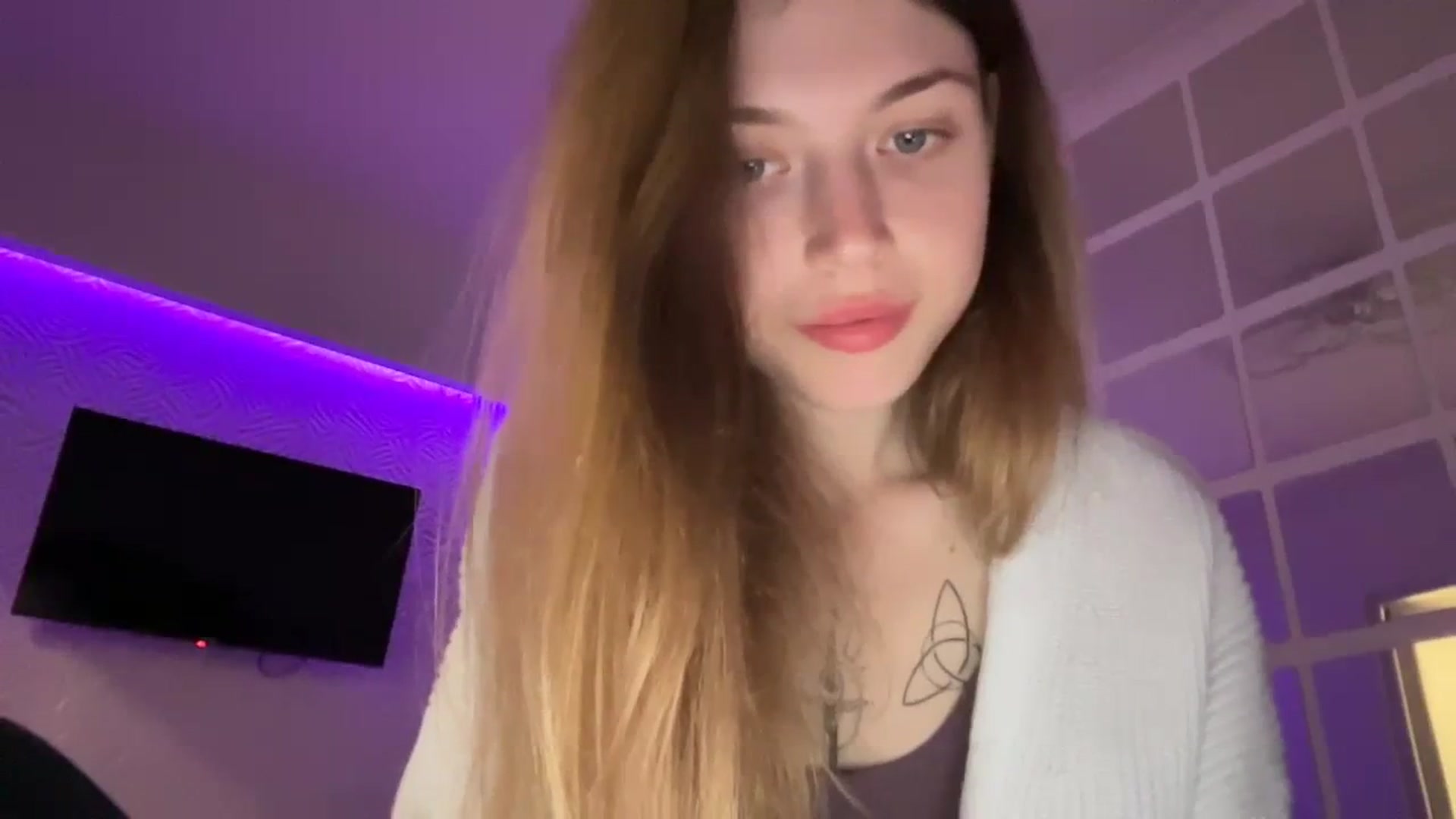 Gallery image thumbnail from Coconut_dream's myfreecams stream on, 10/04/2023, 17:45 image 9 of 20