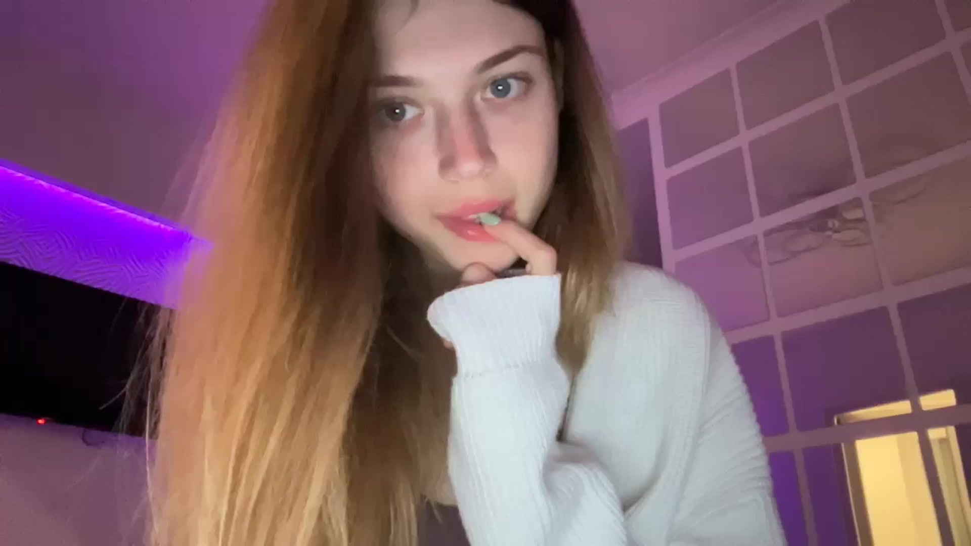 Gallery image thumbnail from Coconut_dream's myfreecams stream on, 10/04/2023, 17:45 image 19 of 20