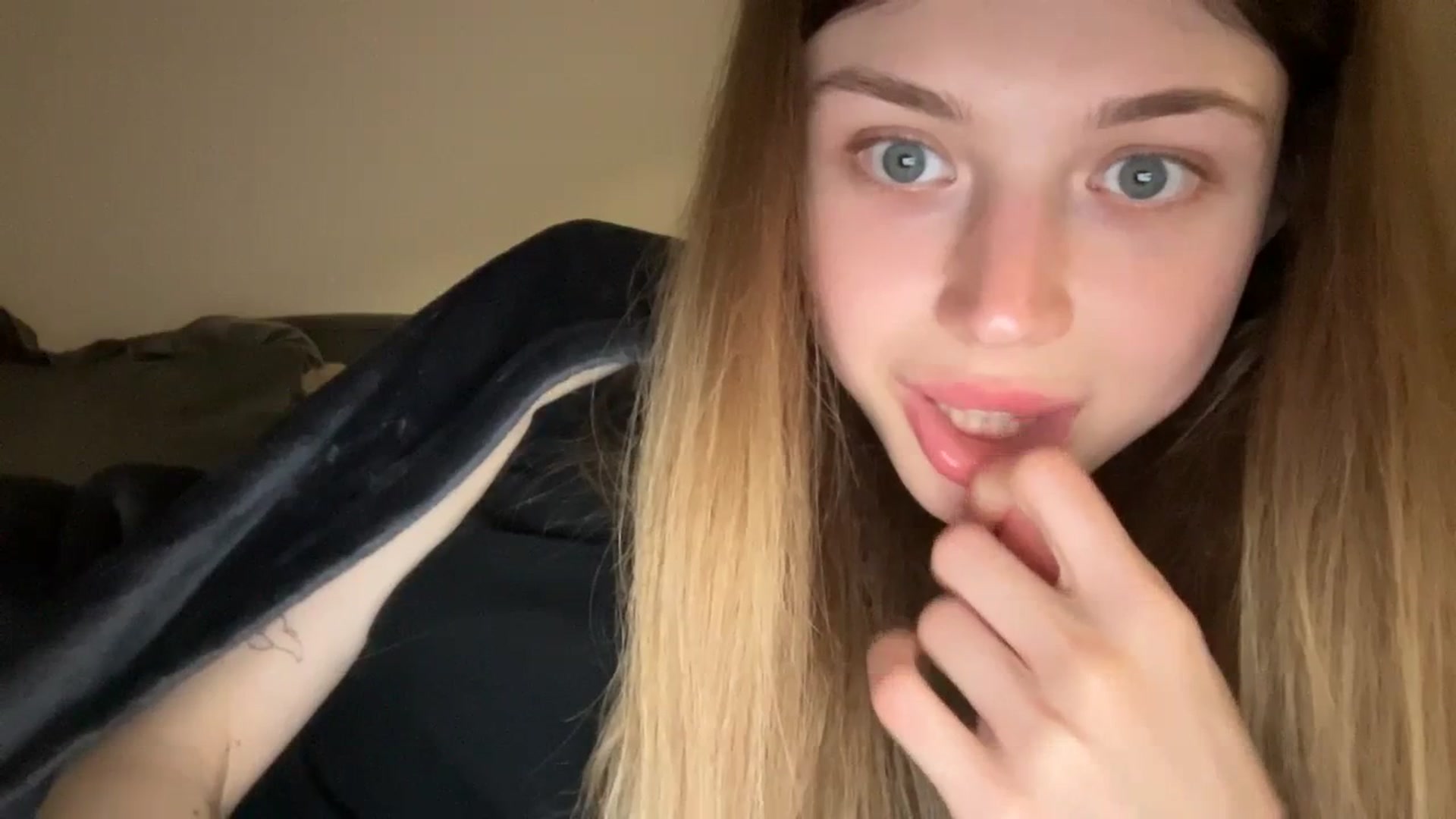 Gallery image thumbnail from Coconut_dream's myfreecams stream on, 10/05/2023, 18:26 image 18 of 20