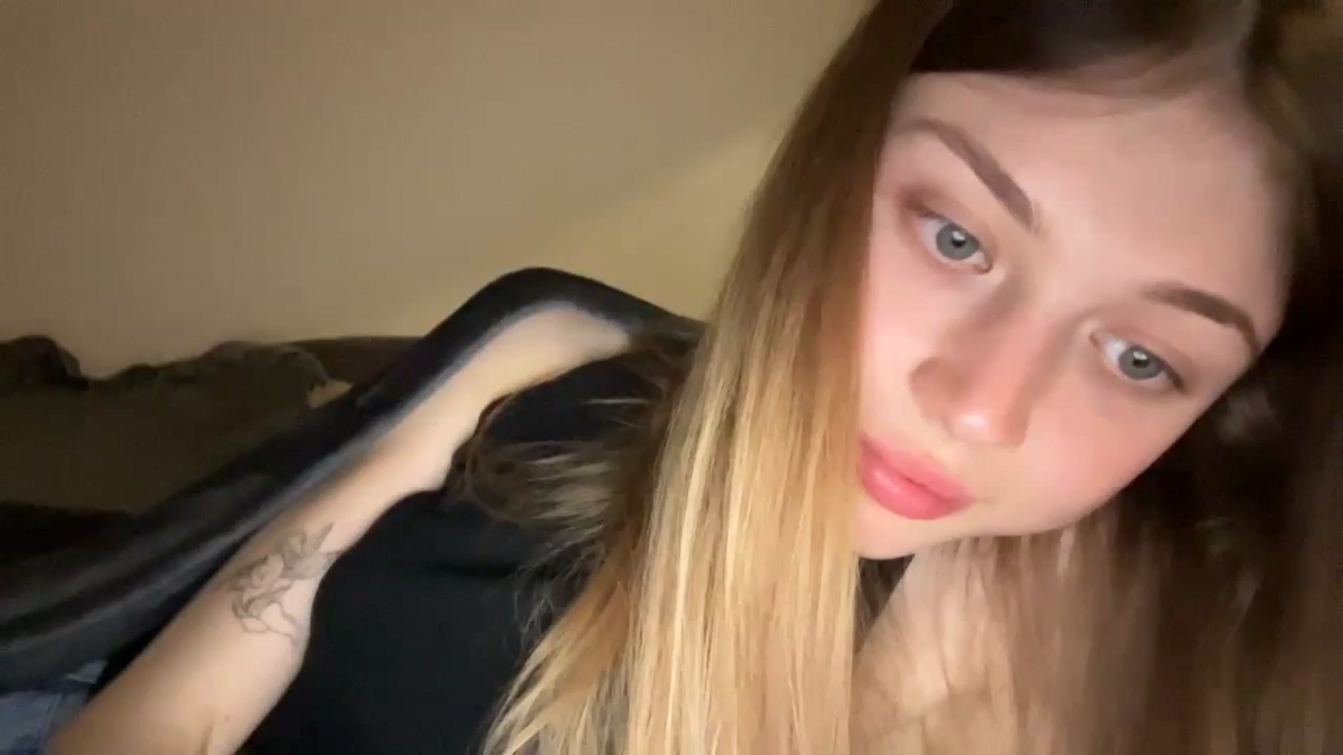 Gallery image thumbnail from Coconut_dream's myfreecams stream on, 10/05/2023, 19:06 image 1 of 20