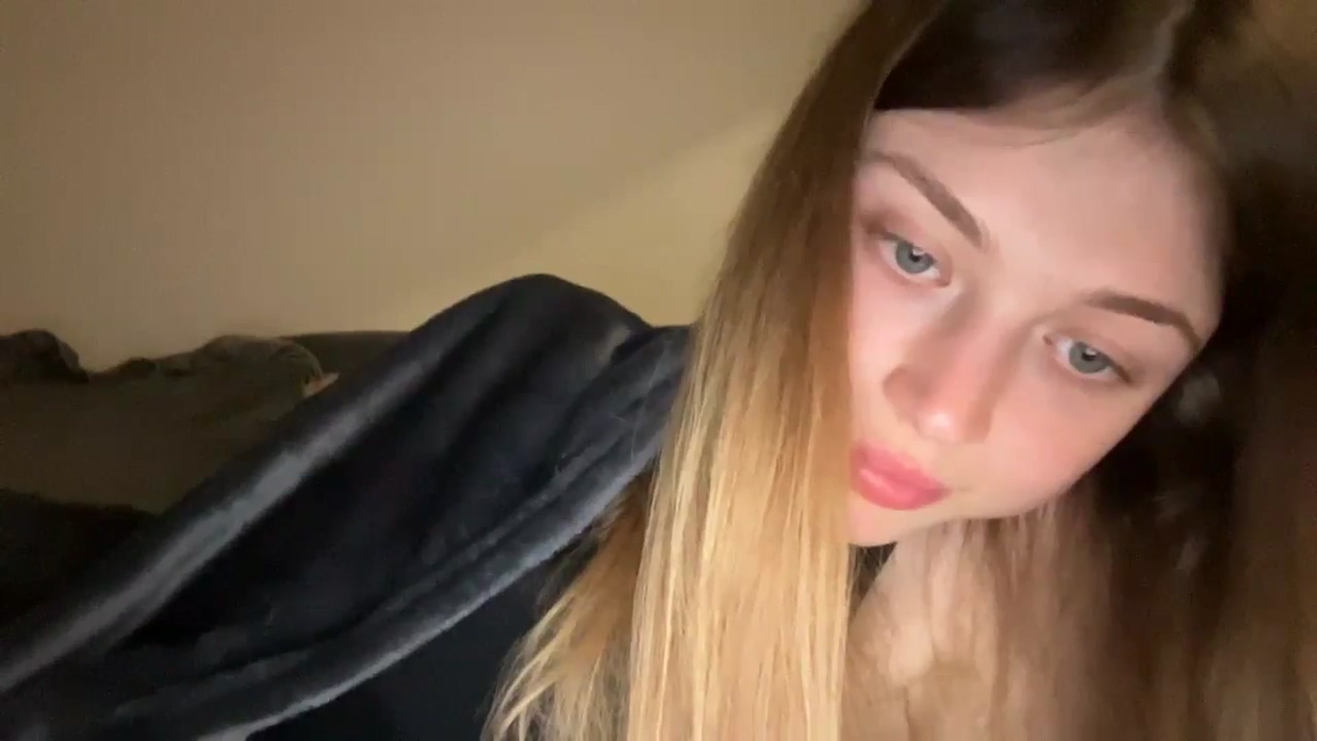 Gallery image thumbnail from Coconut_dream's myfreecams stream on, 10/05/2023, 19:06 image 2 of 20