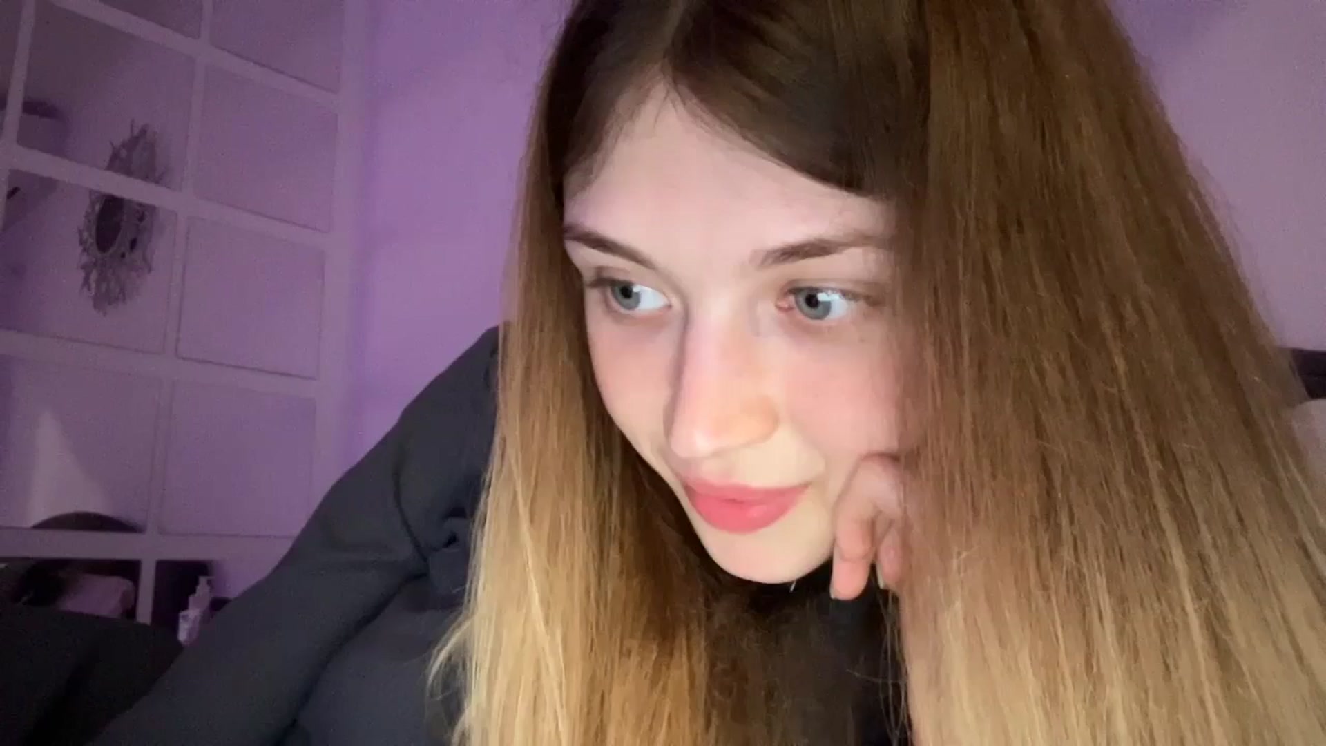Gallery image thumbnail from Coconut_dream's myfreecams stream on, 10/06/2023, 19:48 image 13 of 20