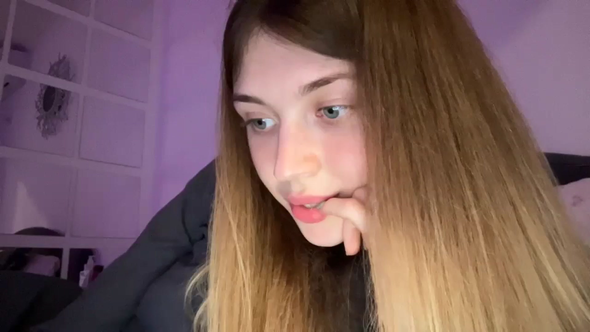Gallery image thumbnail from Coconut_dream's myfreecams stream on, 10/06/2023, 19:48 image 12 of 20