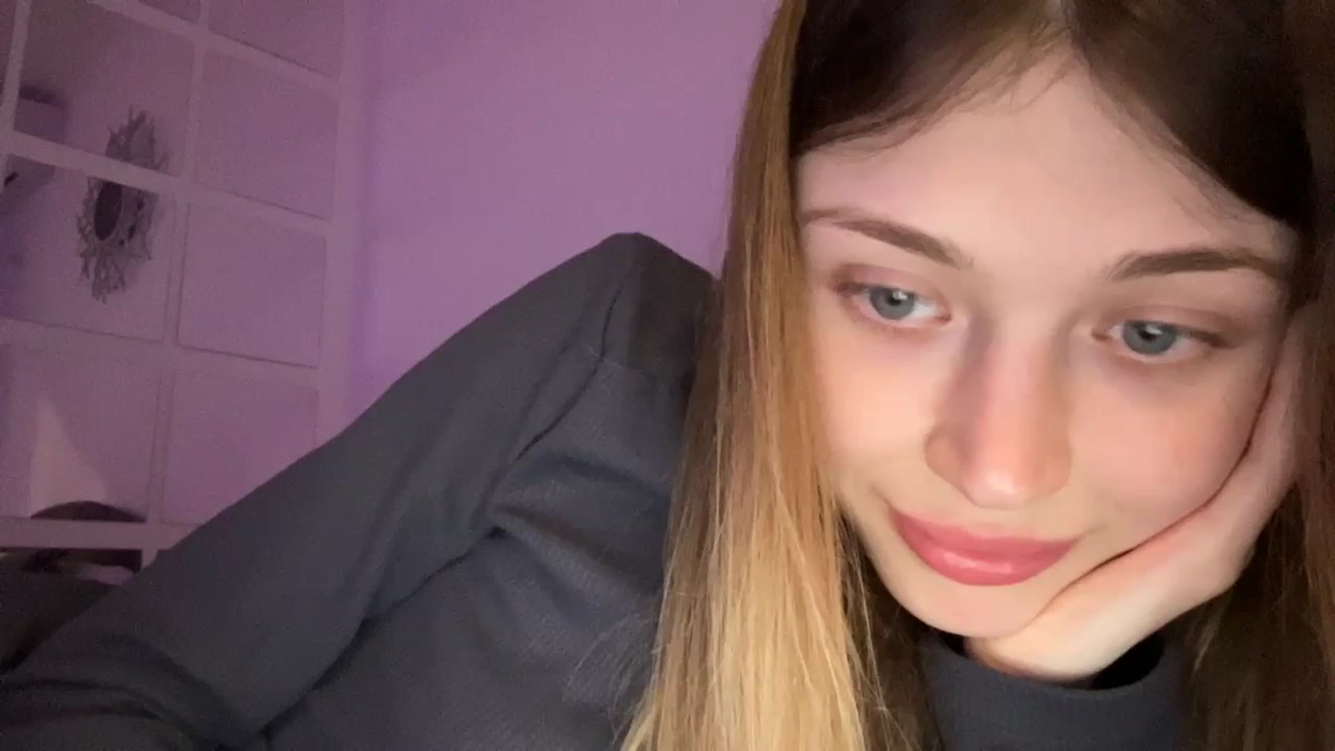 Gallery image thumbnail from Coconut_dream's myfreecams stream on, 10/06/2023, 19:48 image 7 of 20