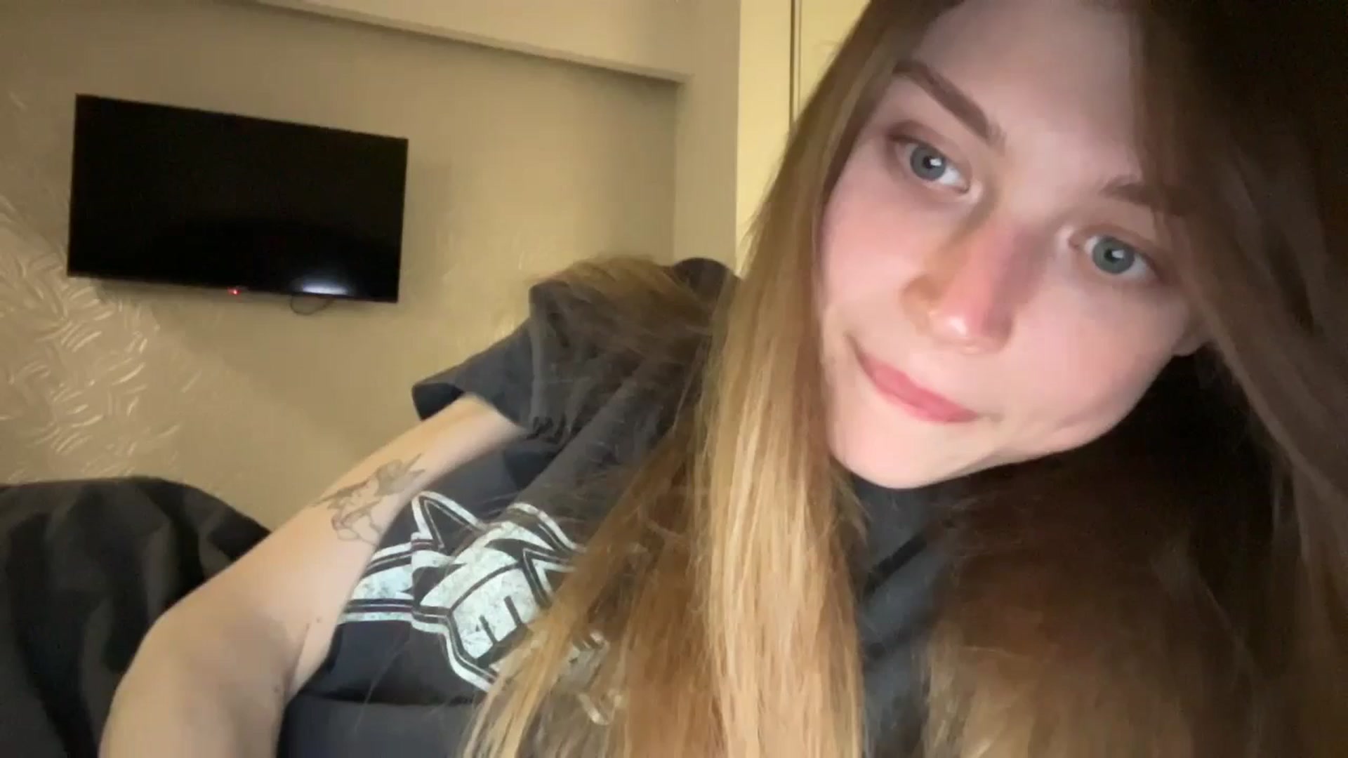 Gallery image thumbnail from Coconut_dream's myfreecams stream on, 10/08/2023, 15:38 image 19 of 20
