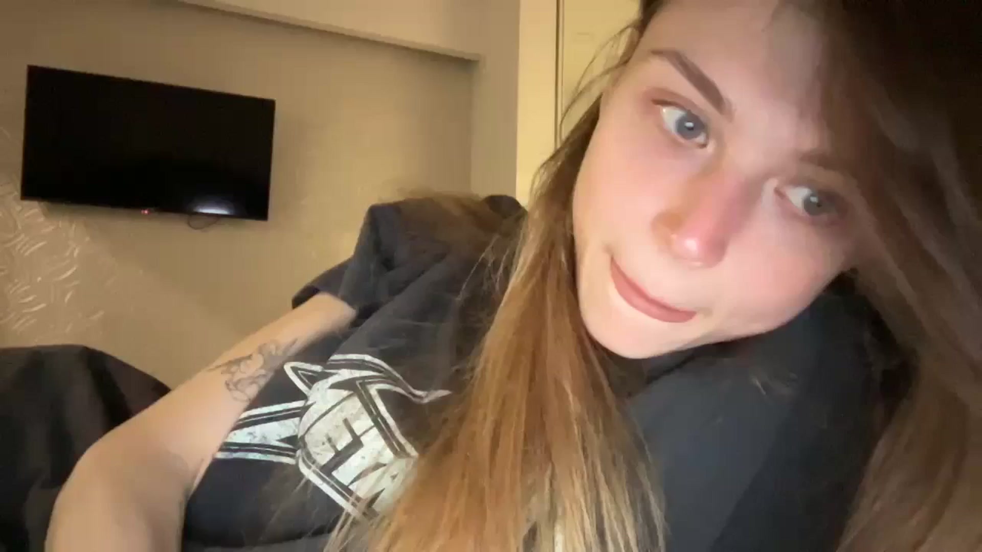 Gallery image thumbnail from Coconut_dream's myfreecams stream on, 10/08/2023, 15:38 image 16 of 20