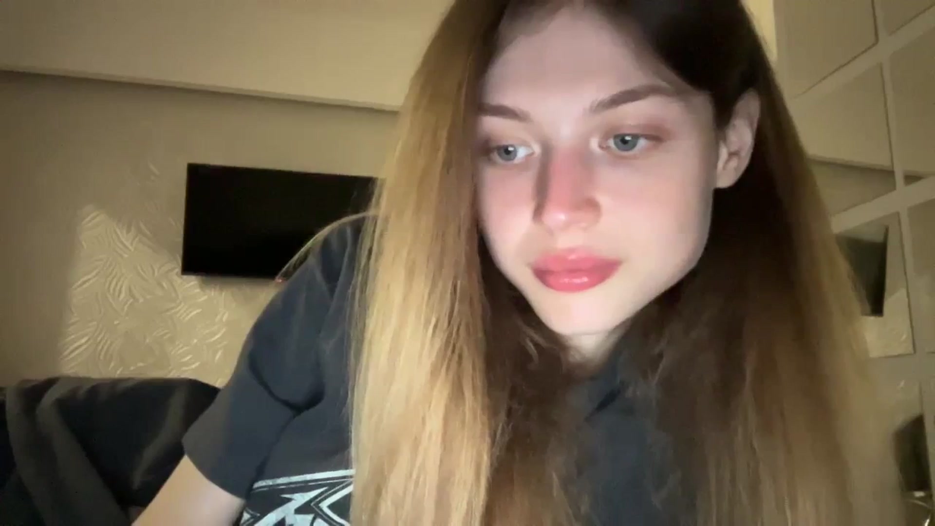 Gallery image thumbnail from Coconut_dream's myfreecams stream on, 10/08/2023, 15:38 image 10 of 20