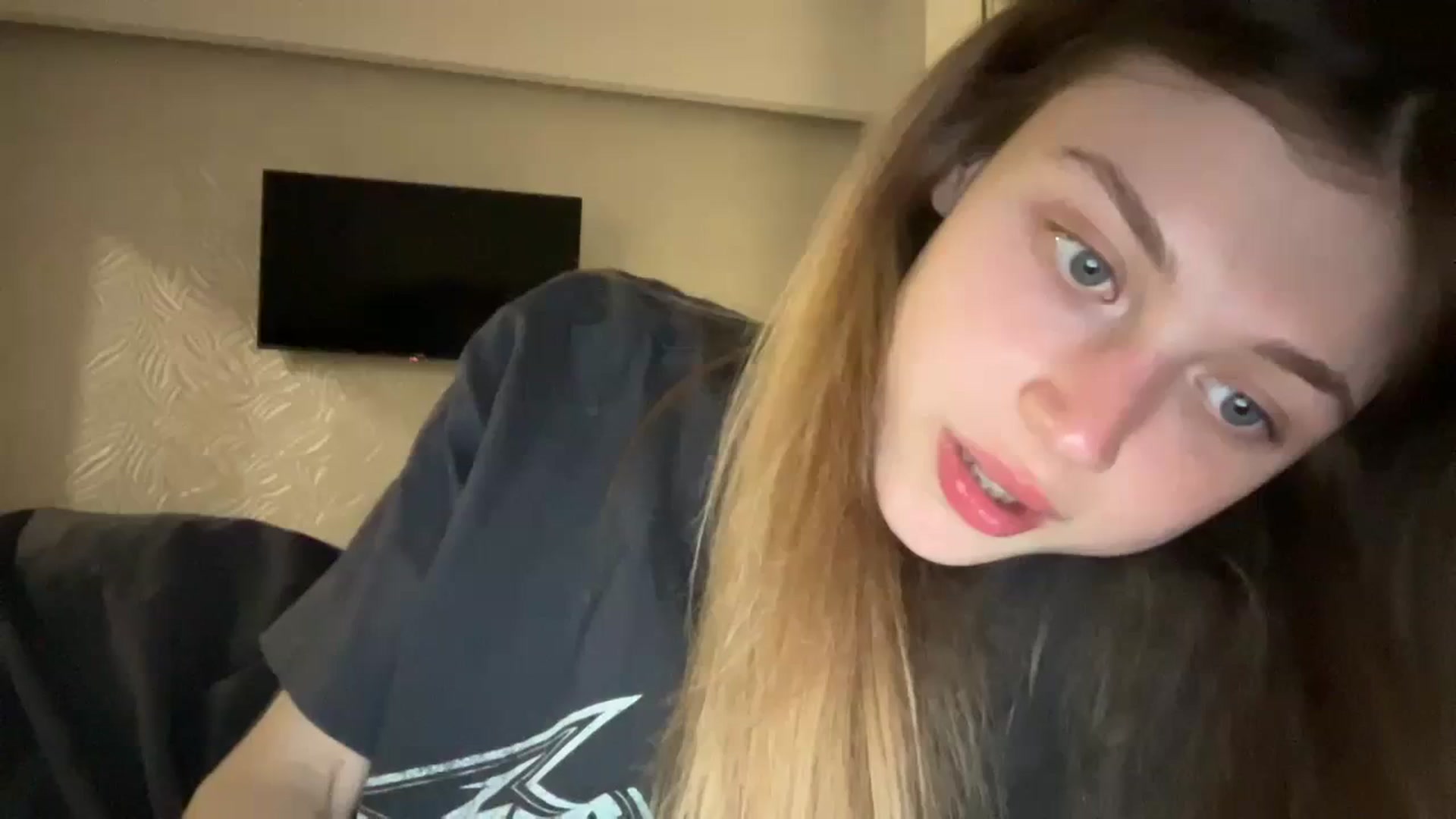 Gallery image thumbnail from Coconut_dream's myfreecams stream on, 10/08/2023, 15:38 image 13 of 20