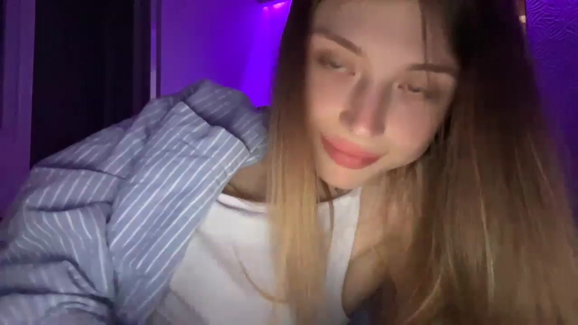 Gallery image thumbnail from Coconut_dream's myfreecams stream on, 10/10/2023, 19:05 image 16 of 20