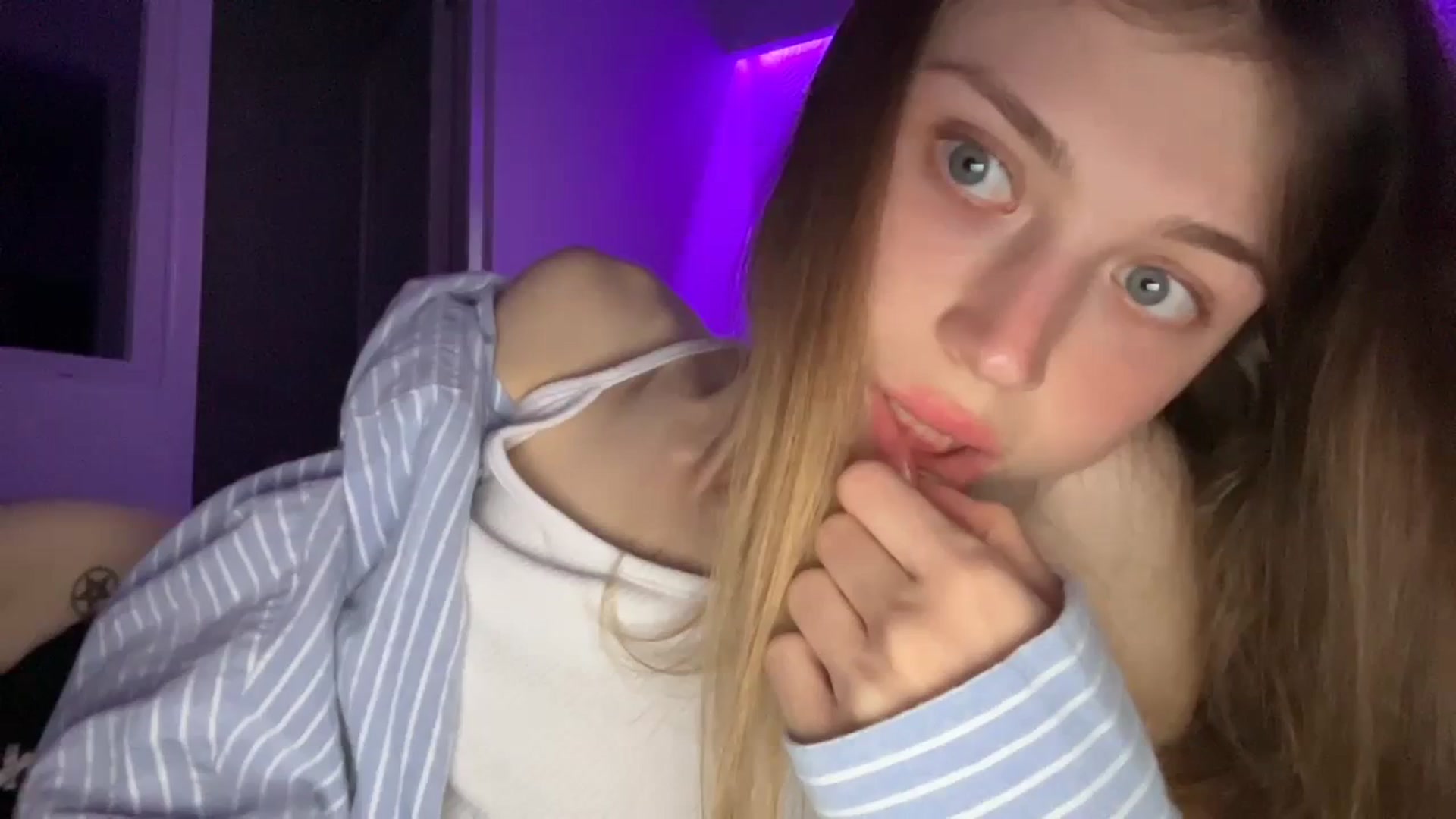 Gallery image thumbnail from Coconut_dream's myfreecams stream on, 10/10/2023, 19:05 image 6 of 20