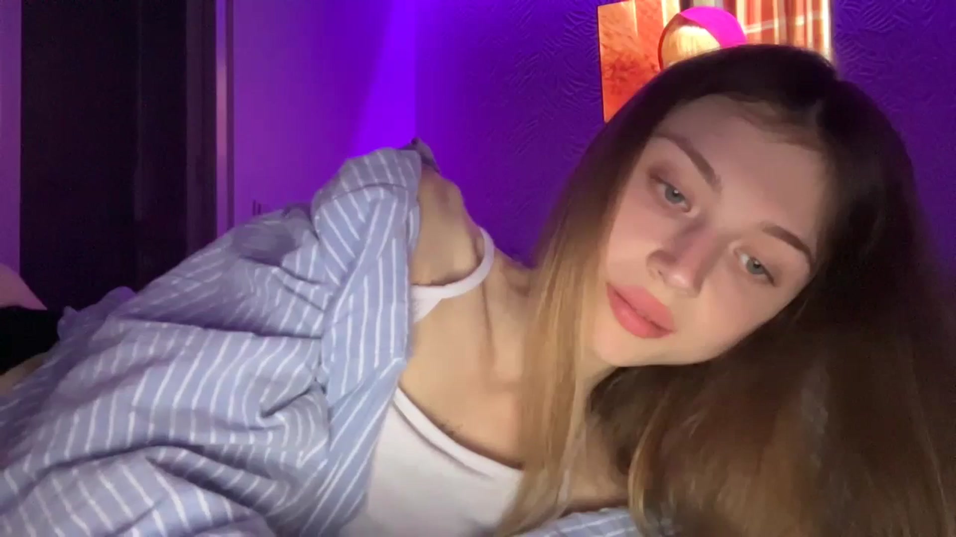 Gallery image thumbnail from Coconut_dream's myfreecams stream on, 10/10/2023, 19:05 image 9 of 20