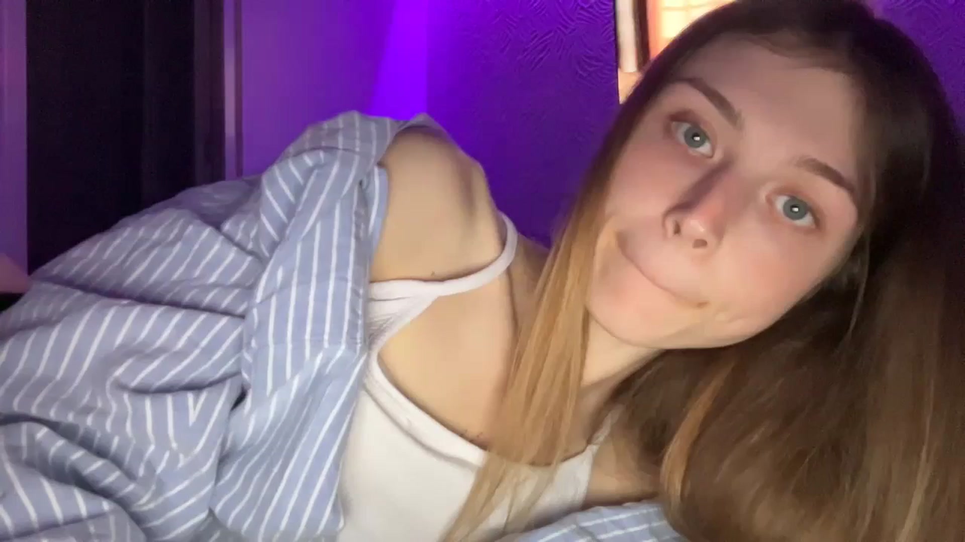 Gallery image thumbnail from Coconut_dream's myfreecams stream on, 10/10/2023, 19:05 image 7 of 20