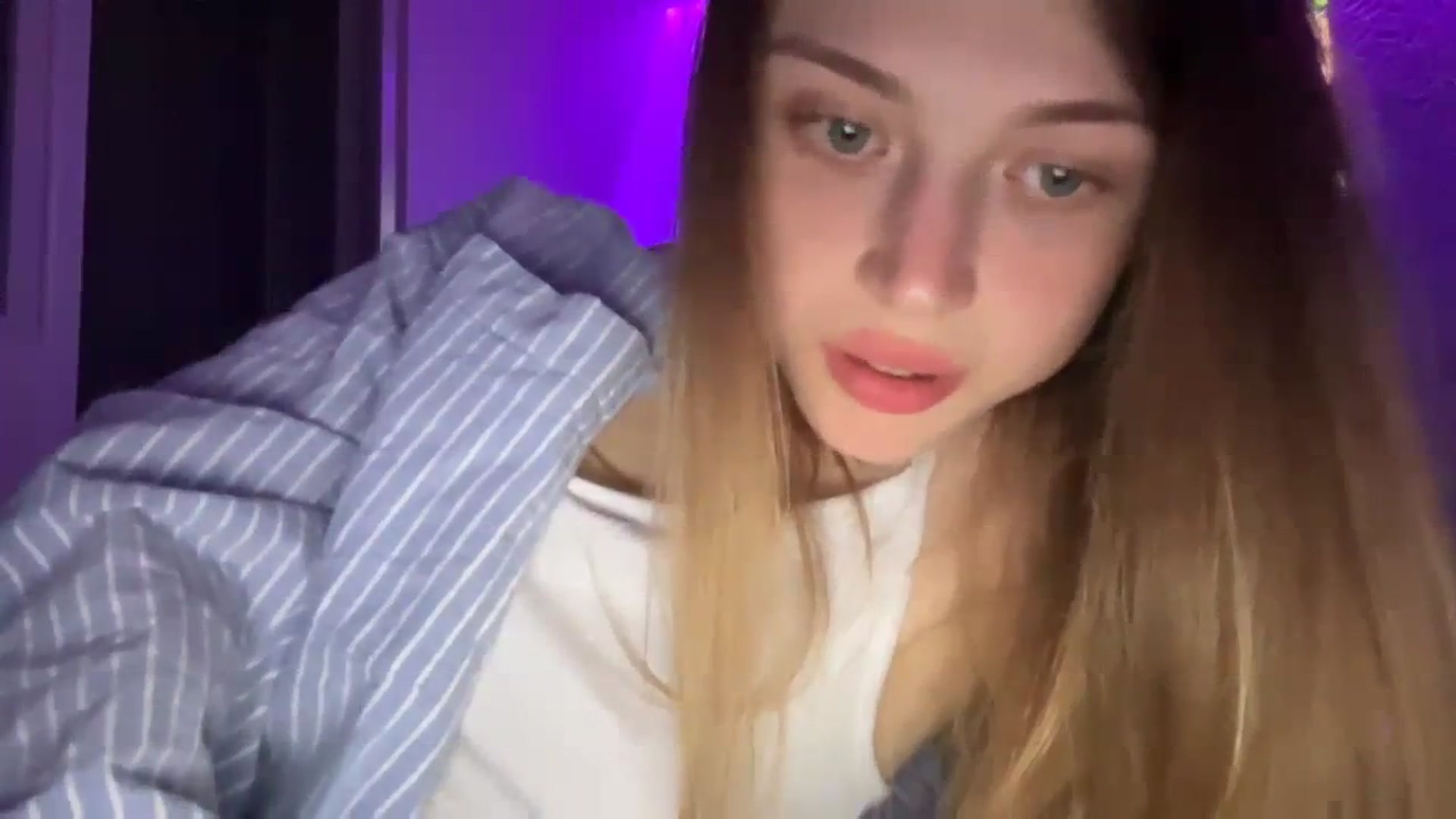Gallery image thumbnail from Coconut_dream's myfreecams stream on, 10/10/2023, 19:05 image 14 of 20