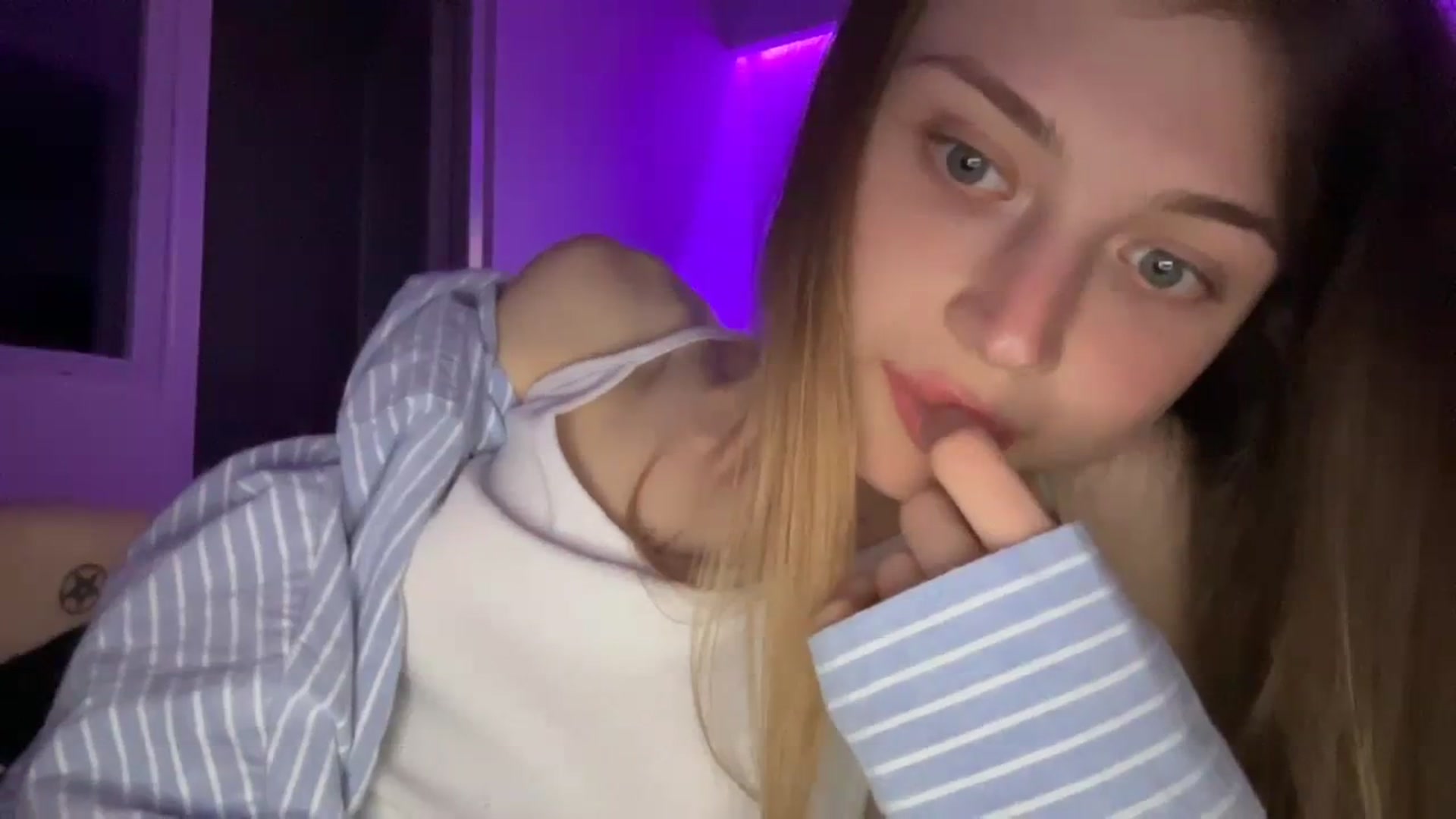 Gallery image thumbnail from Coconut_dream's myfreecams stream on, 10/10/2023, 19:05 image 3 of 20