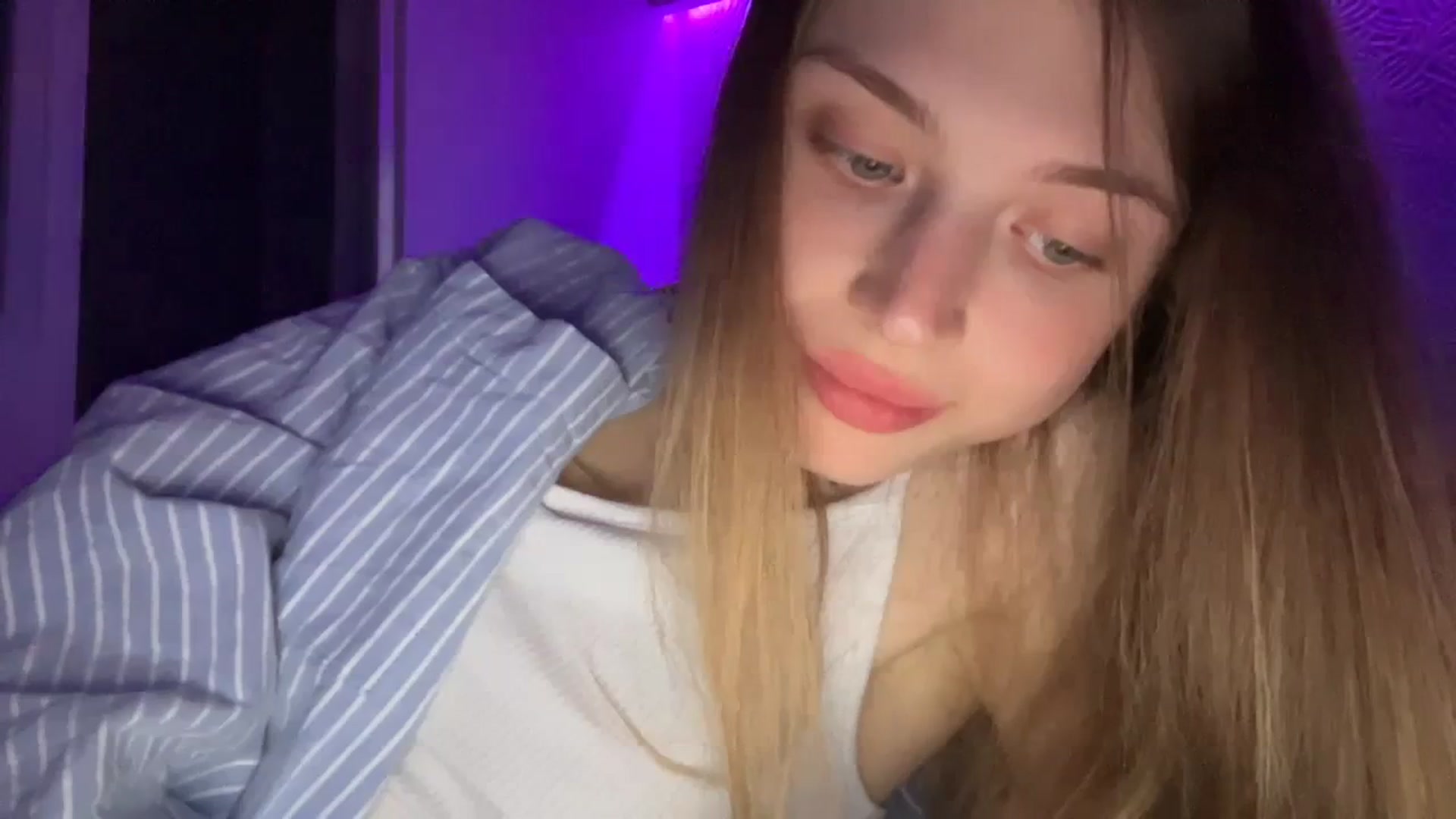 Gallery image thumbnail from Coconut_dream's myfreecams stream on, 10/10/2023, 19:05 image 19 of 20