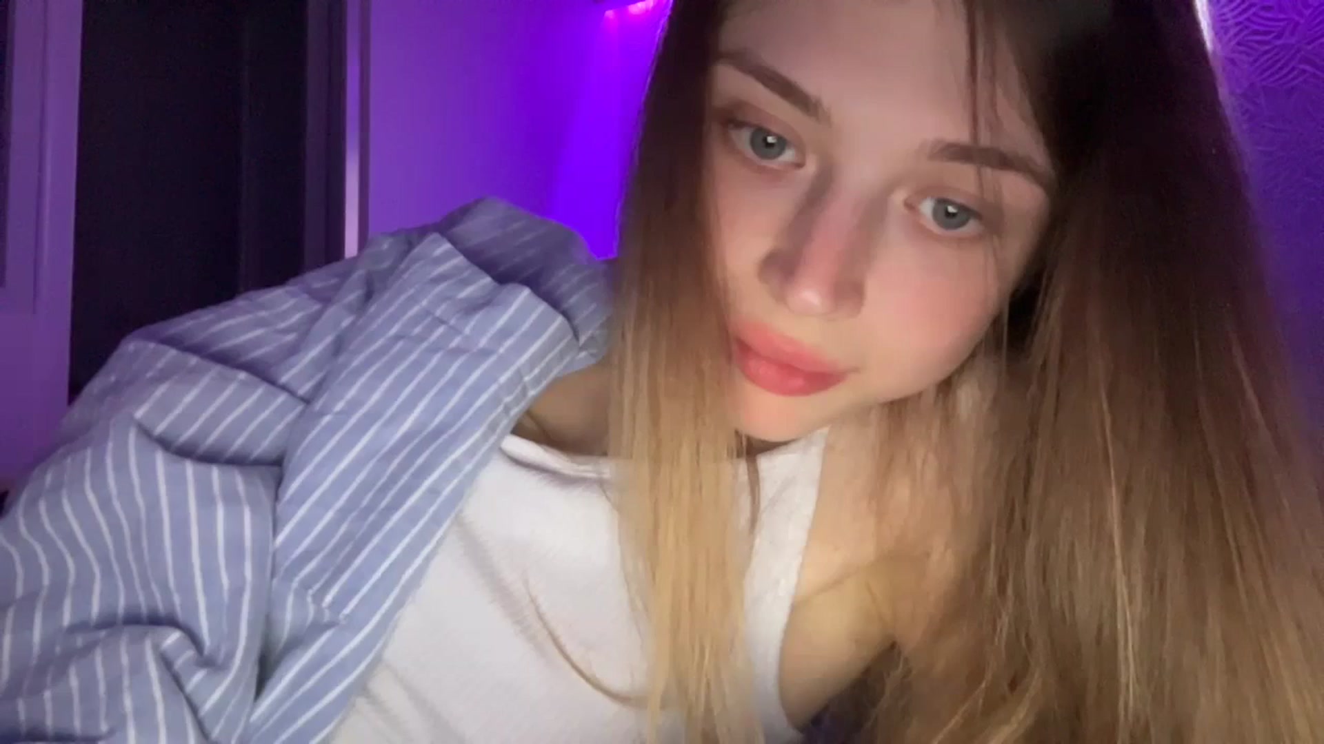 Gallery image thumbnail from Coconut_dream's myfreecams stream on, 10/10/2023, 19:05 image 18 of 20