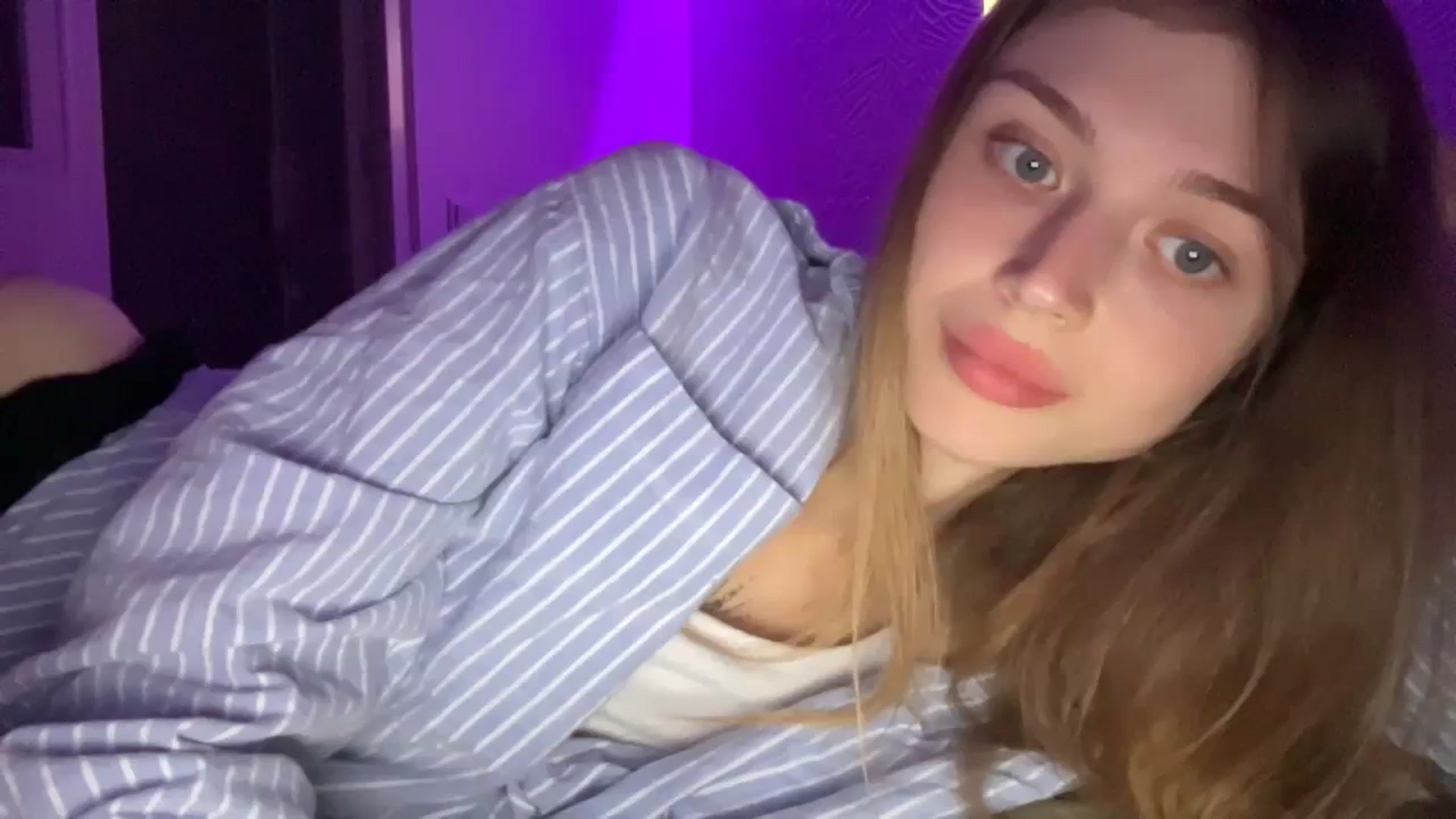 Gallery image thumbnail from Coconut_dream's myfreecams stream on, 10/10/2023, 19:05 image 13 of 20