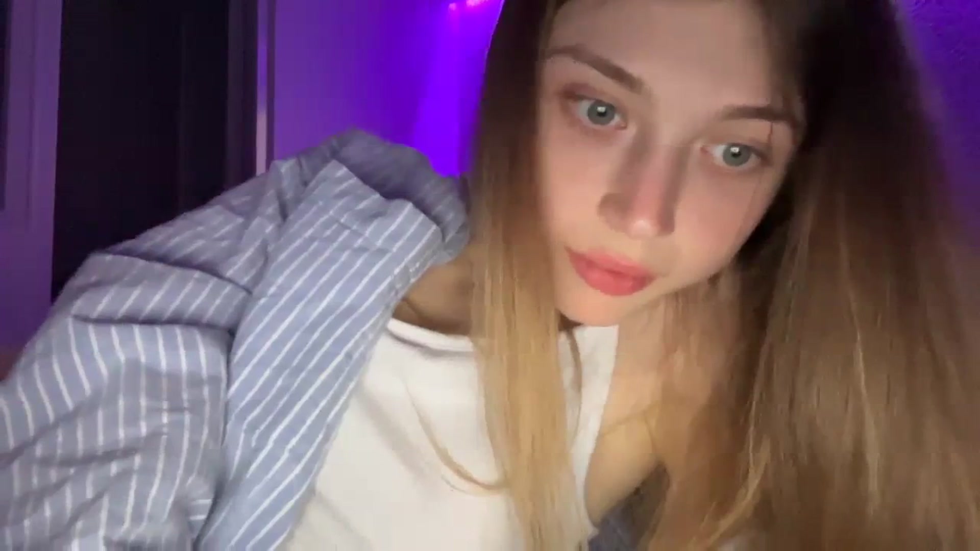 Gallery image thumbnail from Coconut_dream's myfreecams stream on, 10/10/2023, 19:05 image 15 of 20