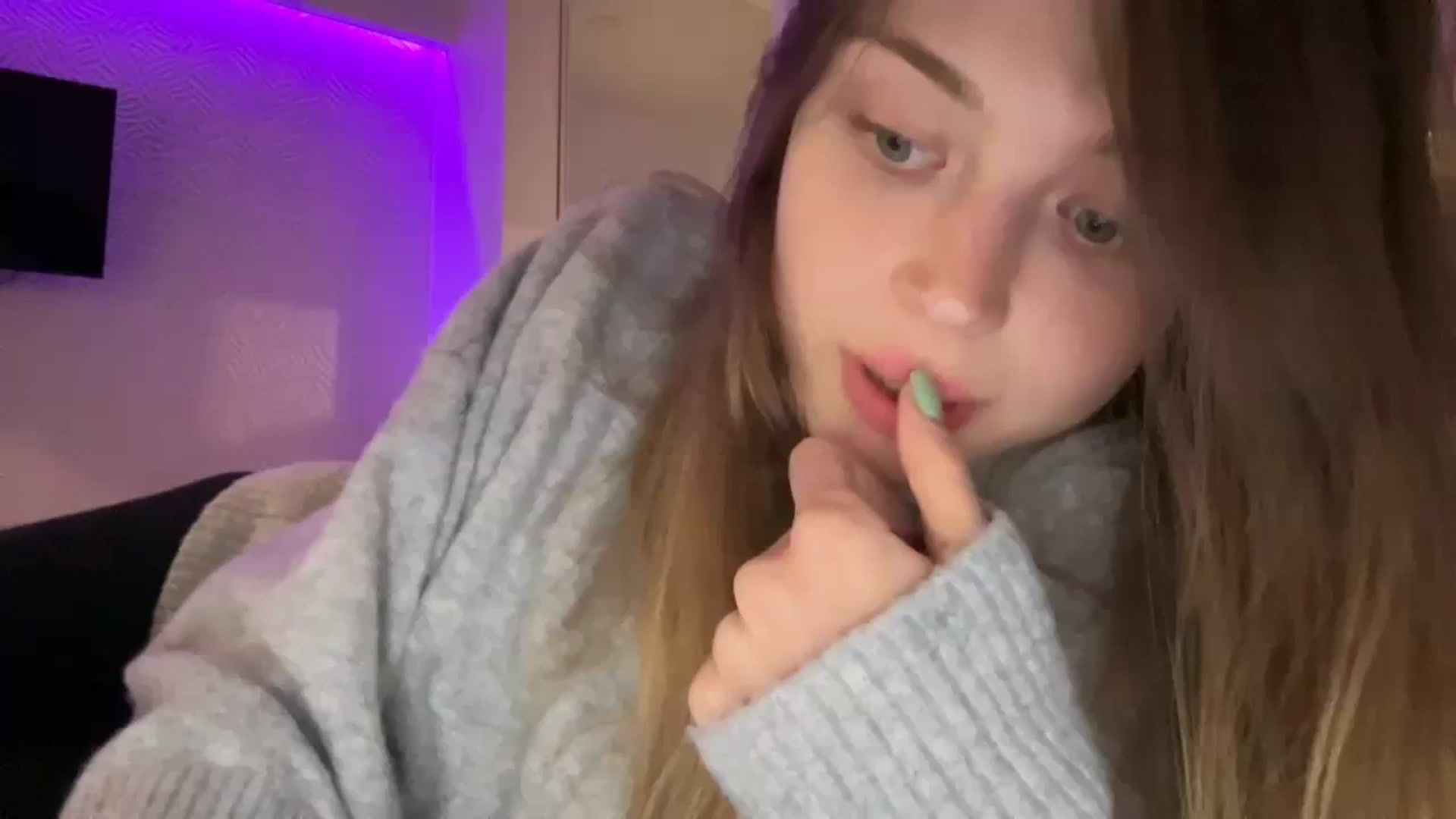 Gallery image thumbnail from Coconut_dream's myfreecams stream on, 10/11/2023, 19:43 image 15 of 20