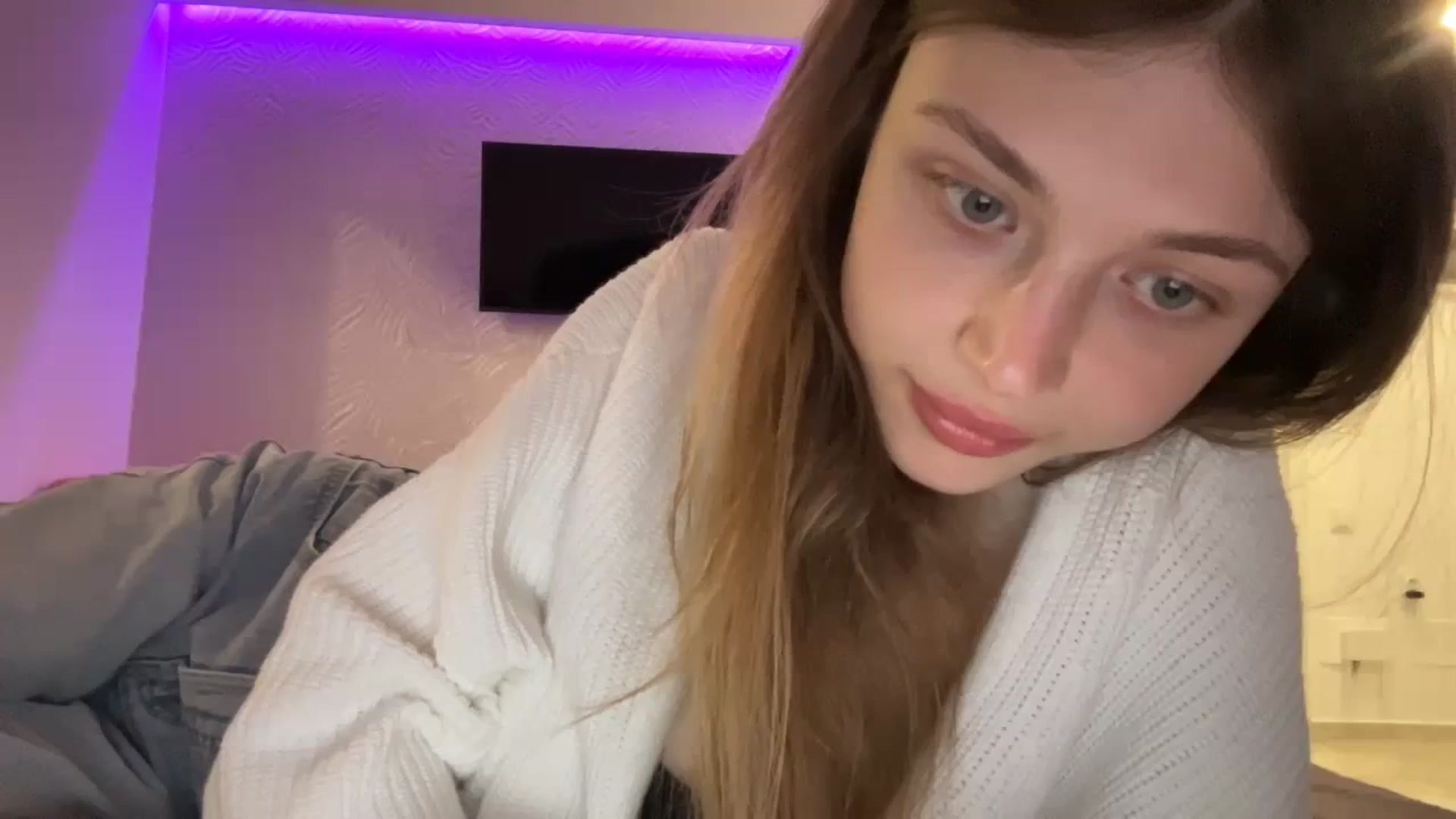 Gallery image thumbnail from Coconut_dream's myfreecams stream on, 10/12/2023, 19:55 image 18 of 20