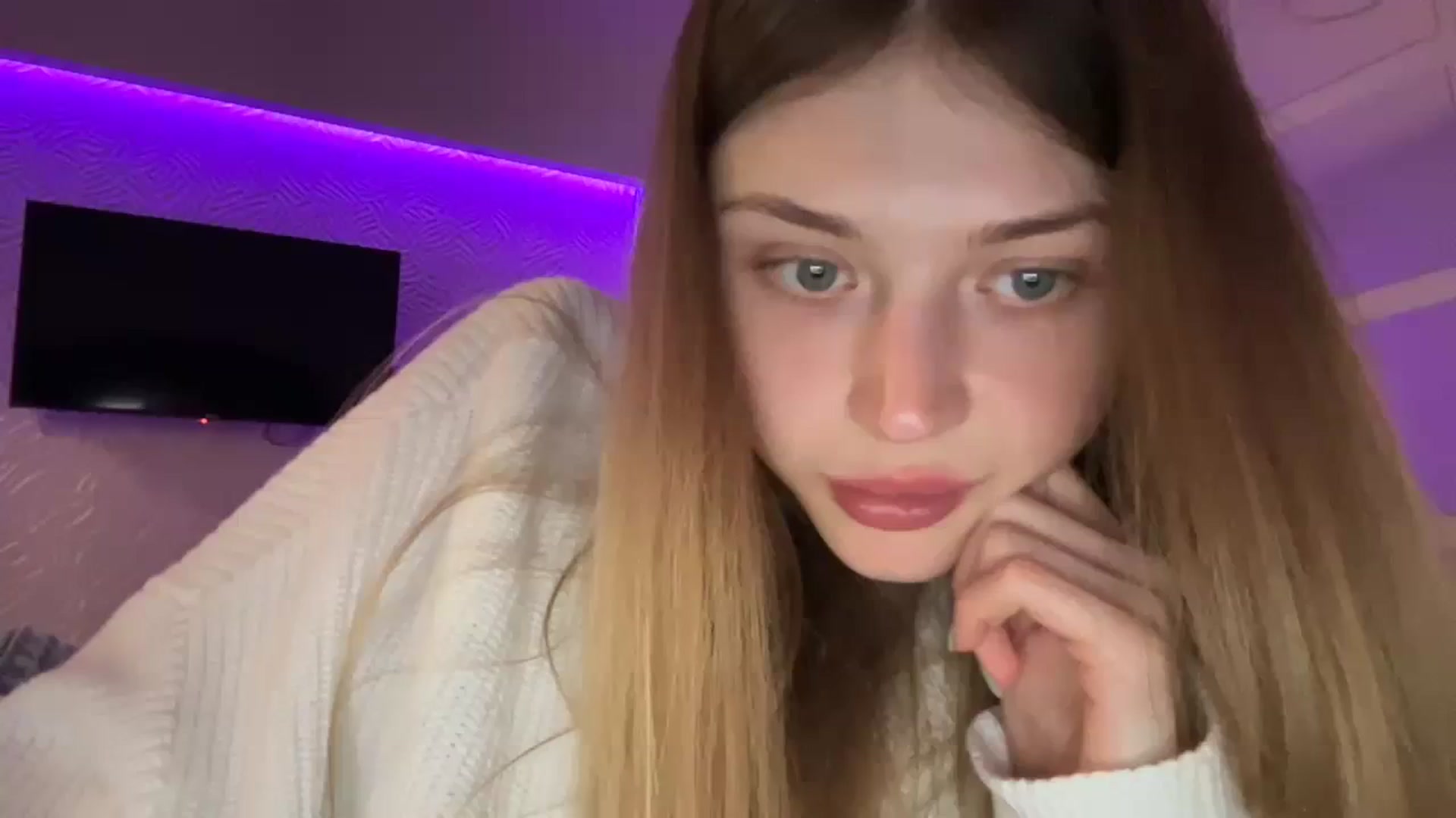 Gallery image thumbnail from Coconut_dream's myfreecams stream on, 10/18/2023, 18:20 image 16 of 20