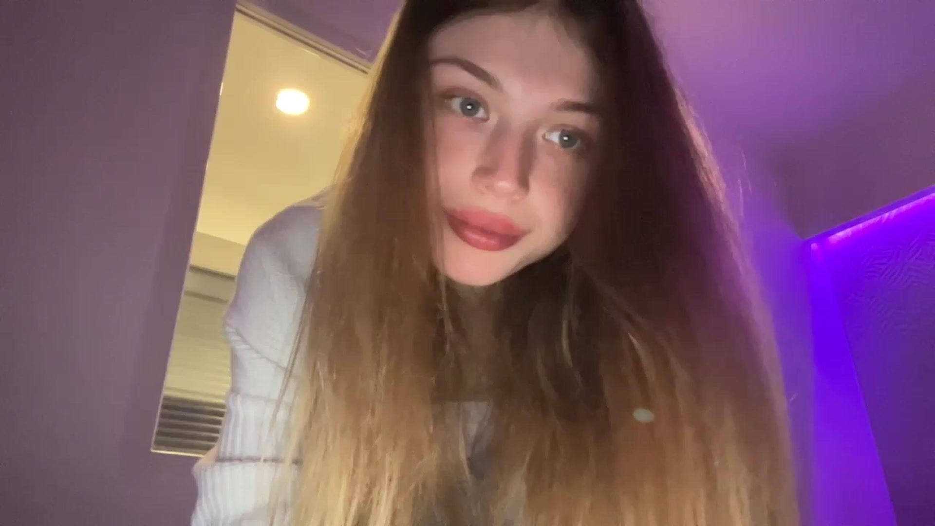 Gallery image thumbnail from Coconut_dream's myfreecams stream on, 10/18/2023, 18:20 image 14 of 20