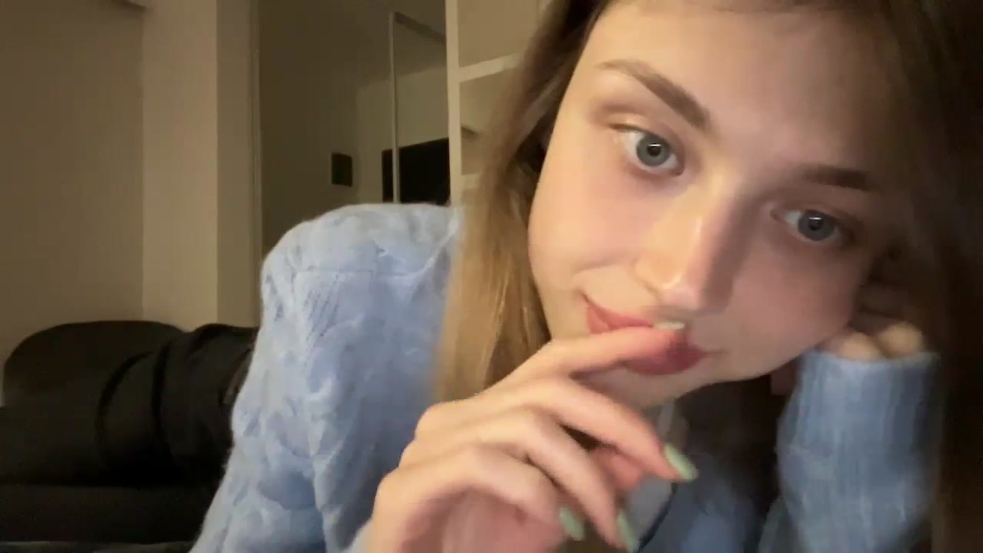 Gallery image thumbnail from Coconut_dream's myfreecams stream on, 10/19/2023, 17:31 image 17 of 20