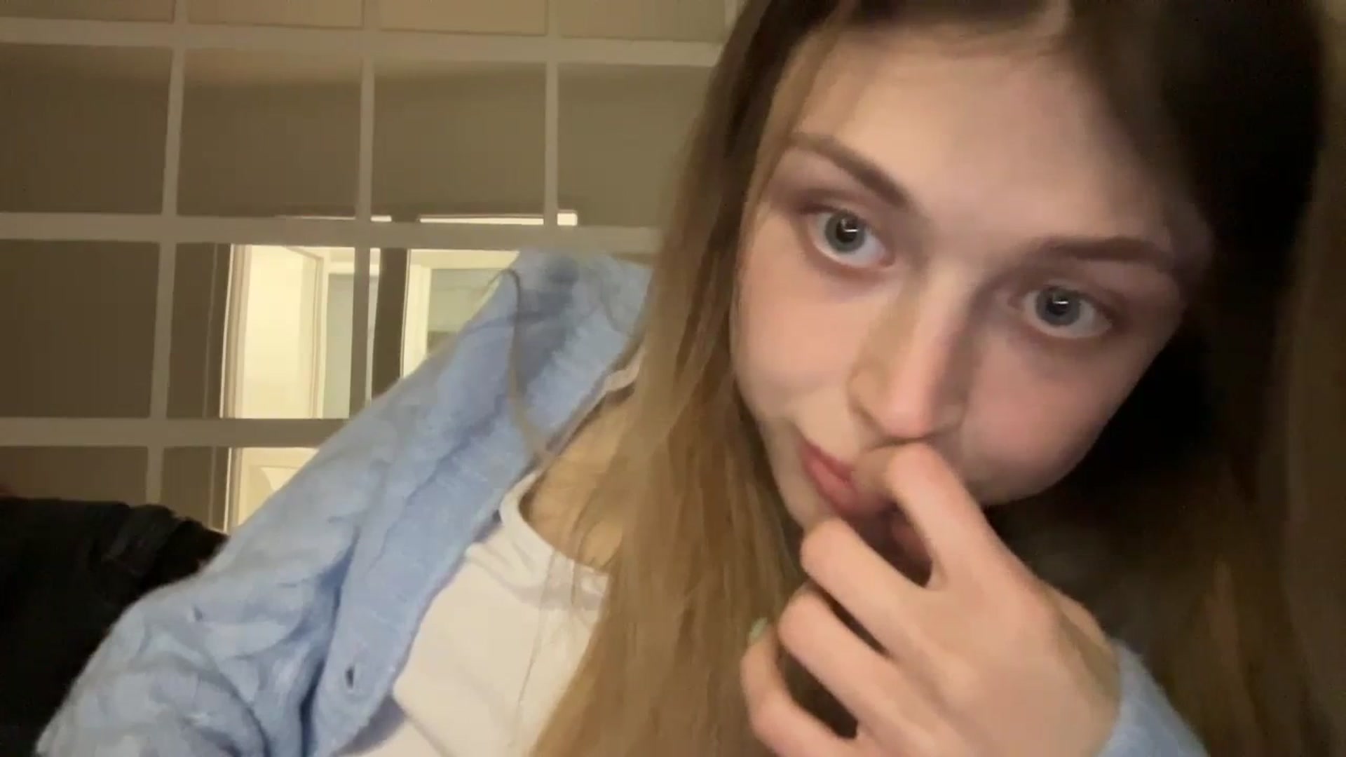 Gallery image thumbnail from Coconut_dream's myfreecams stream on, 10/19/2023, 17:31 image 15 of 20