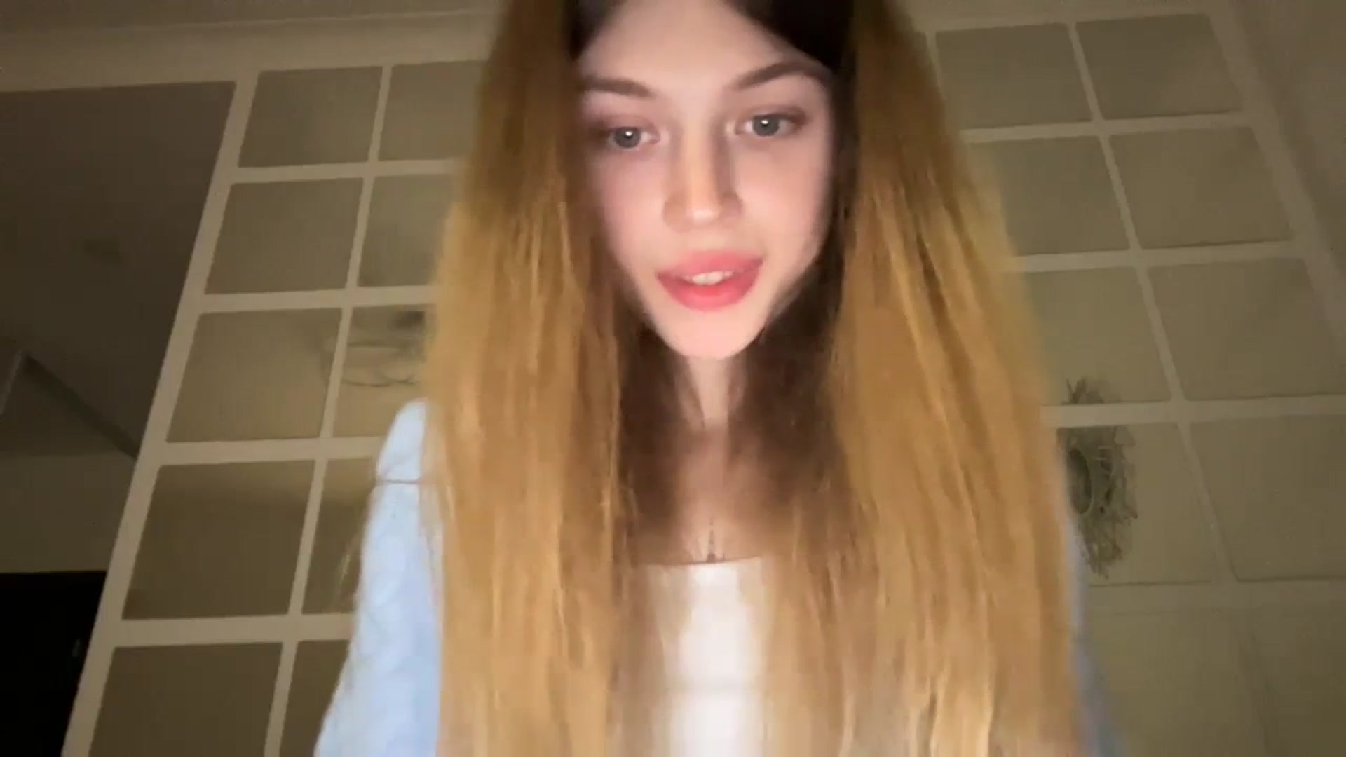 Gallery image thumbnail from Coconut_dream's myfreecams stream on, 10/19/2023, 19:27 image 4 of 20