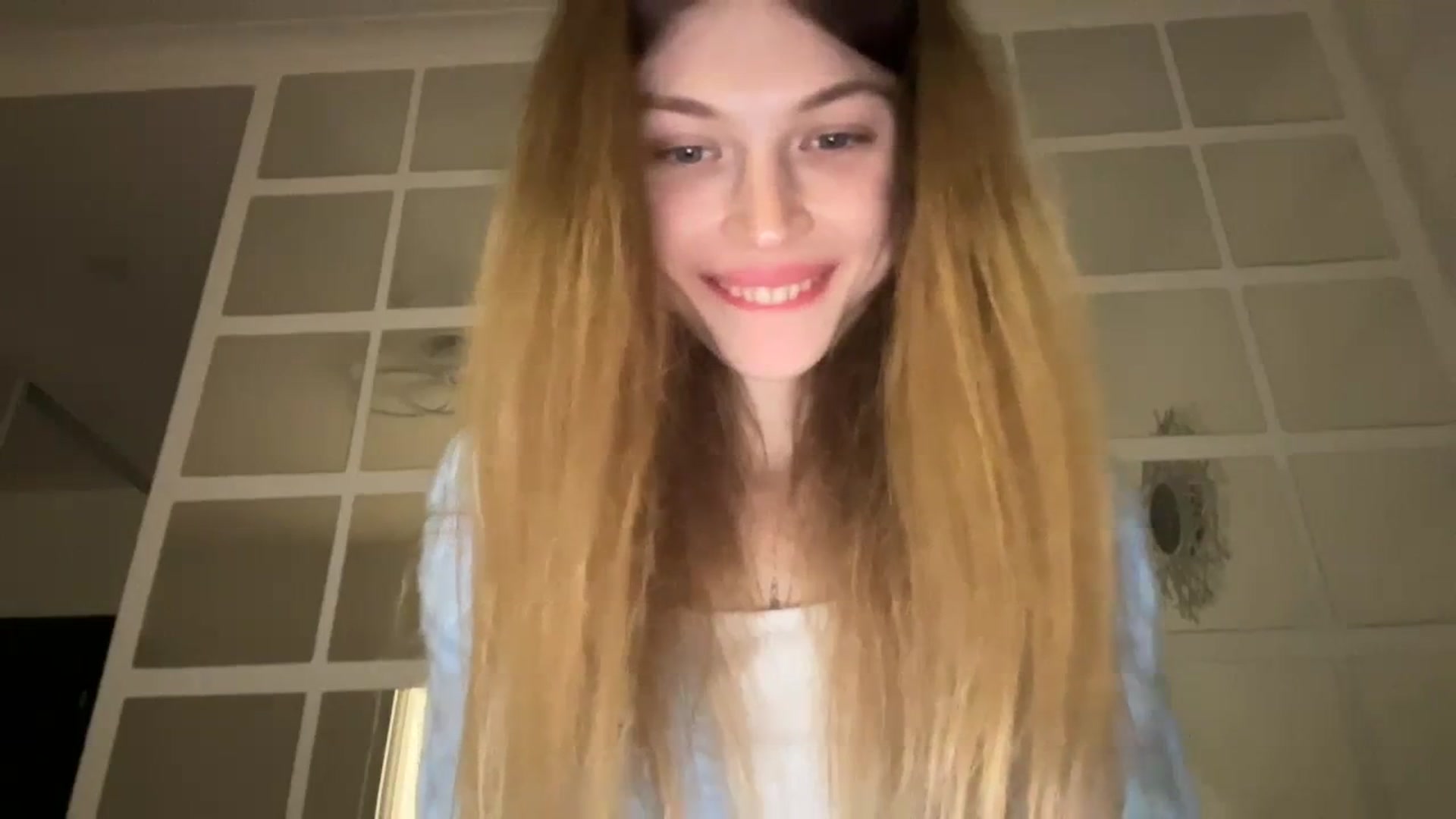 Gallery image thumbnail from Coconut_dream's myfreecams stream on, 10/19/2023, 19:27 image 8 of 20