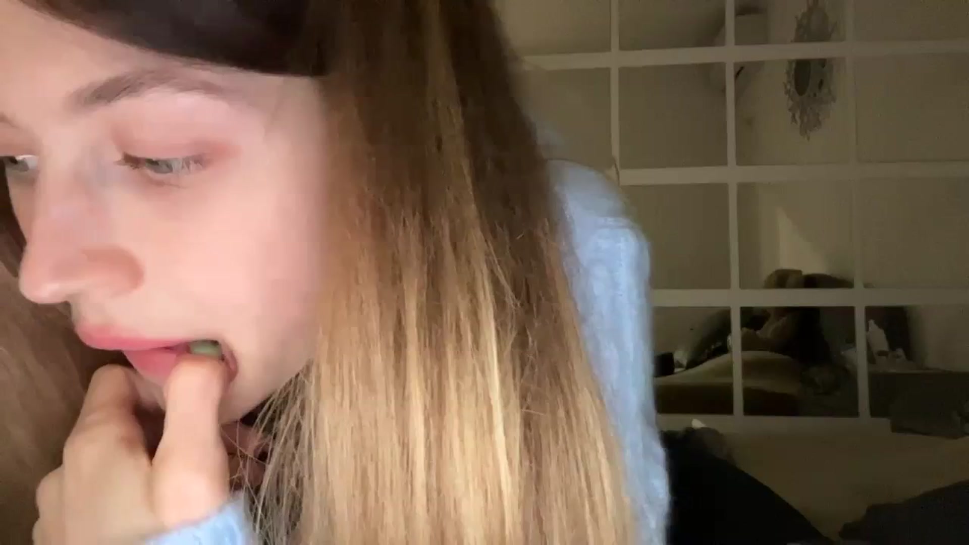 Gallery image thumbnail from Coconut_dream's myfreecams stream on, 10/19/2023, 19:27 image 16 of 20