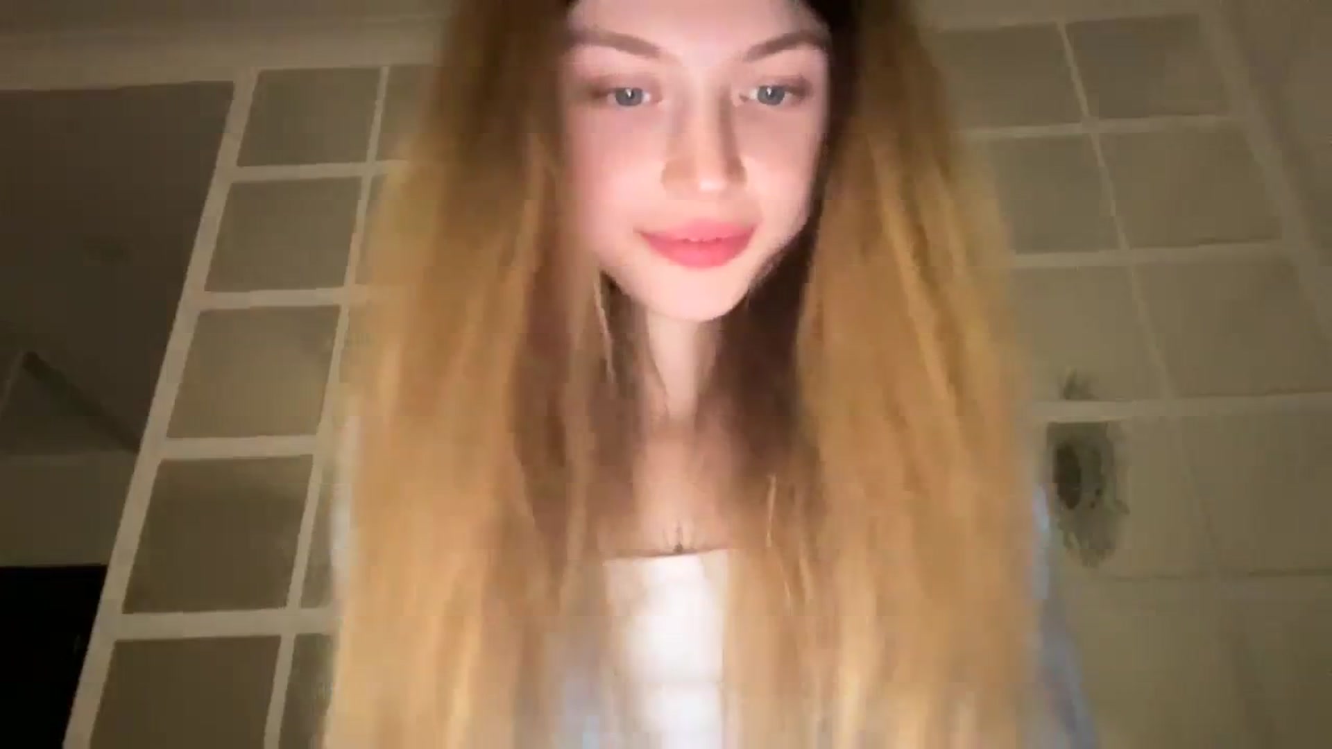 Gallery image thumbnail from Coconut_dream's myfreecams stream on, 10/19/2023, 19:27 image 10 of 20