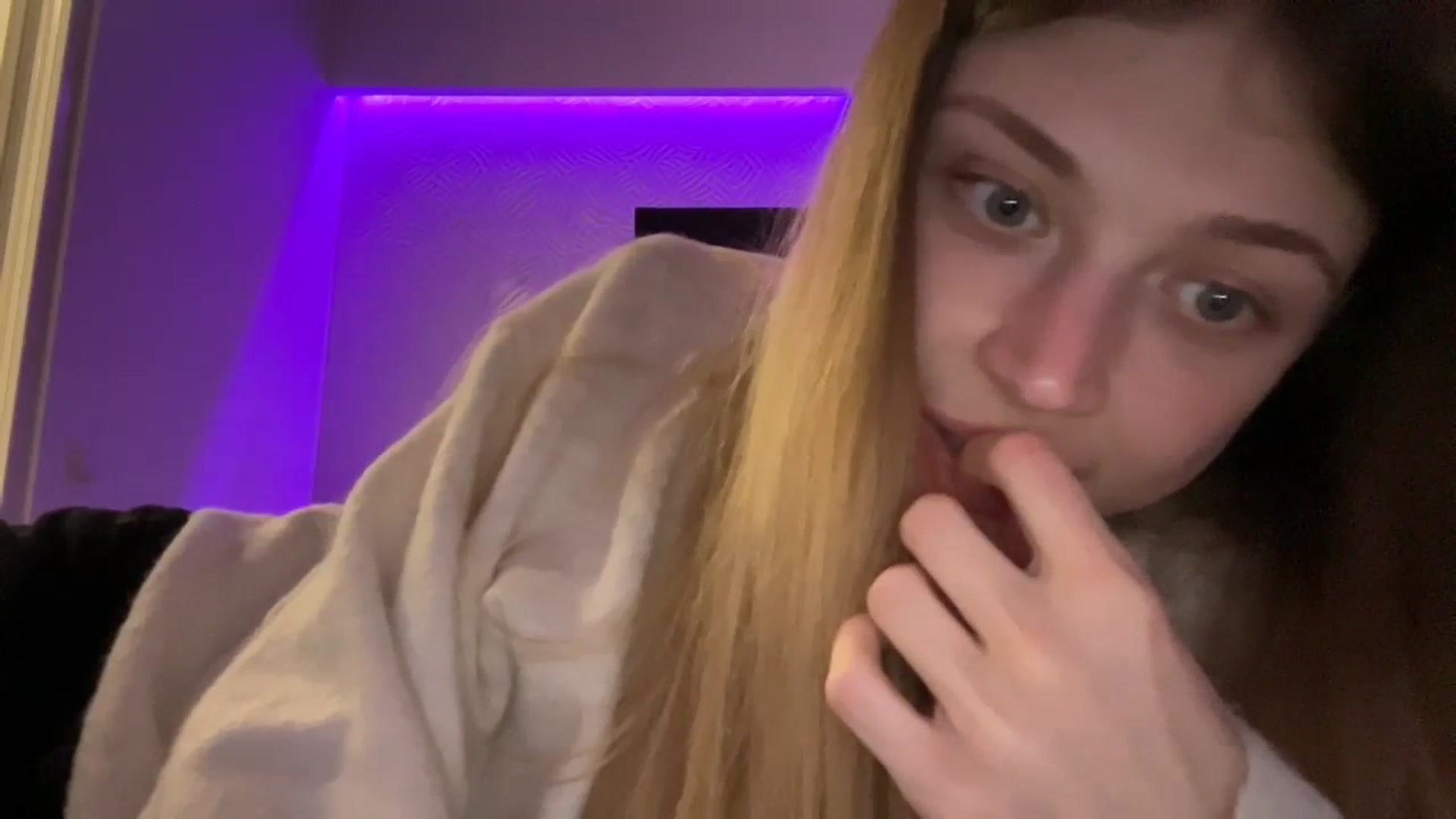 Gallery image thumbnail from Coconut_dream's myfreecams stream on, 10/20/2023, 16:54 image 19 of 20