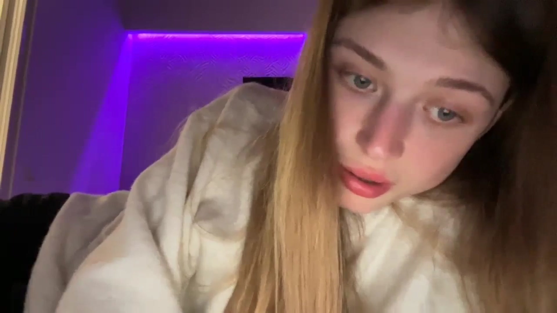Gallery image thumbnail from Coconut_dream's myfreecams stream on, 10/20/2023, 16:54 image 17 of 20