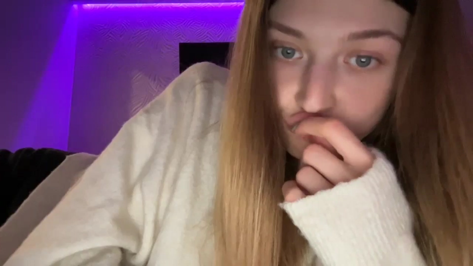 Gallery image thumbnail from Coconut_dream's myfreecams stream on, 10/20/2023, 18:29 image 16 of 20