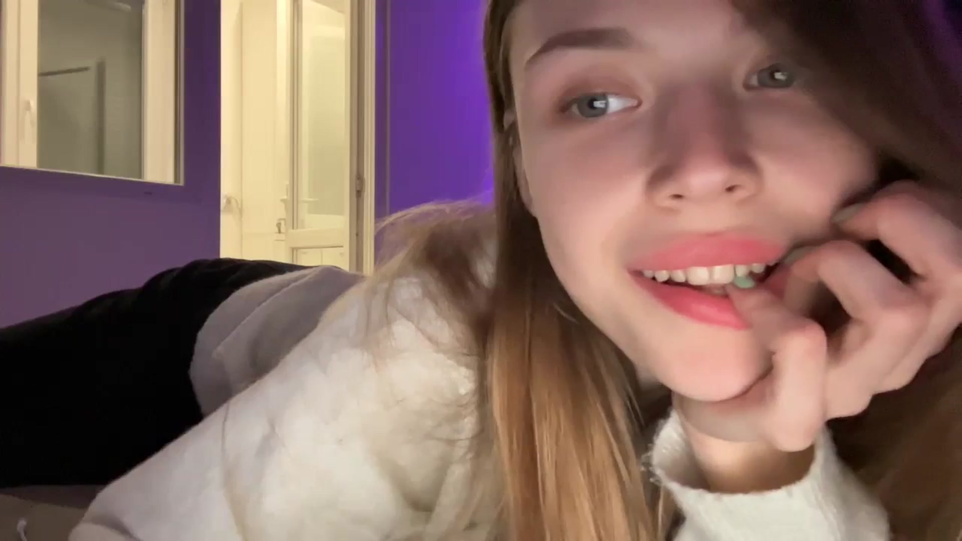 Gallery image thumbnail from Coconut_dream's myfreecams stream on, 10/20/2023, 18:29 image 6 of 20