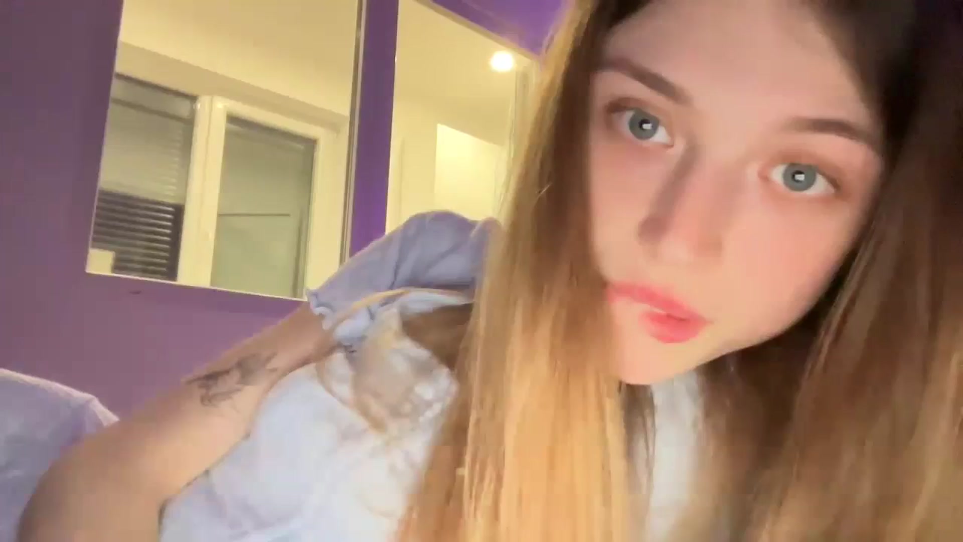Gallery image thumbnail from Coconut_dream's myfreecams stream on, 10/21/2023, 20:41 image 5 of 20