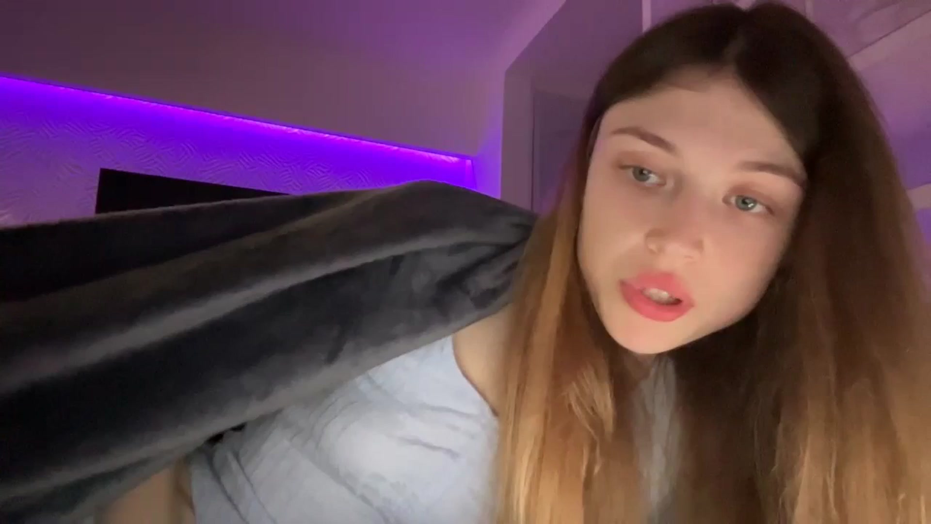 Gallery image thumbnail from Coconut_dream's myfreecams stream on, 10/21/2023, 20:41 image 16 of 20