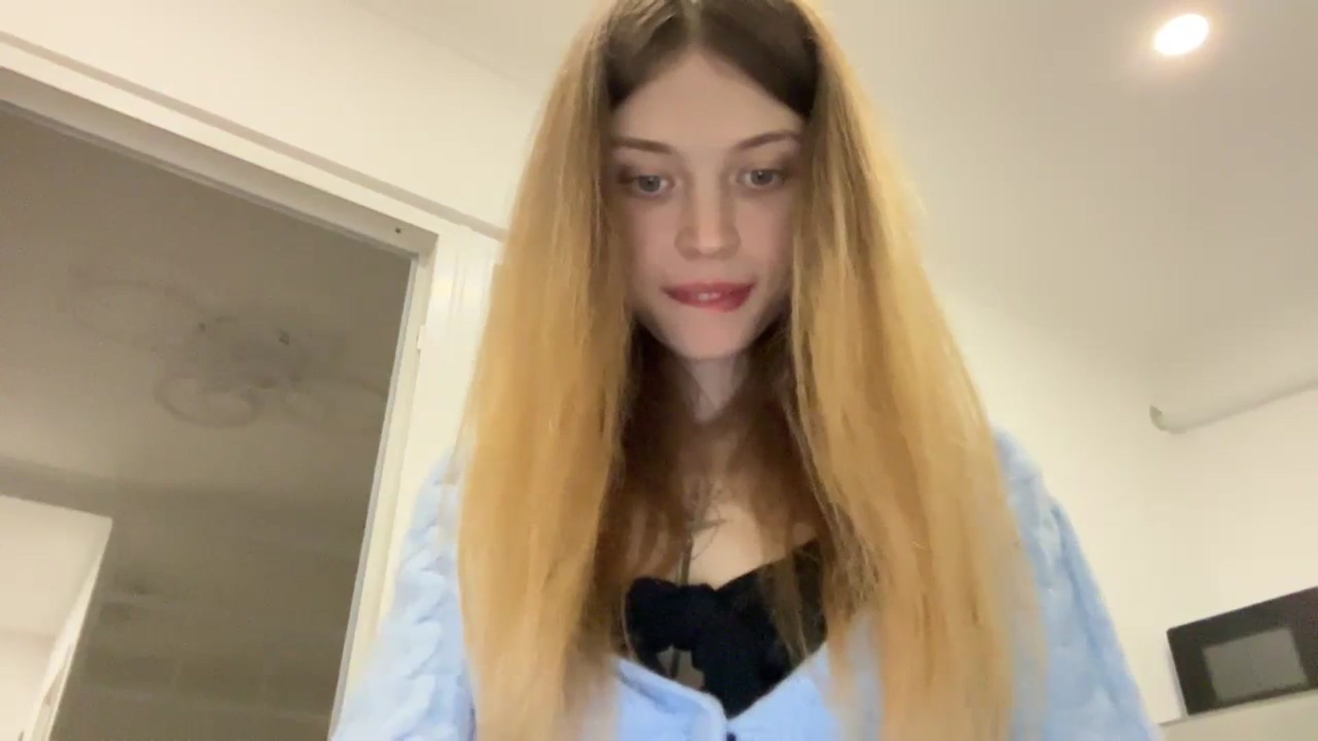 Gallery image thumbnail from Coconut_dream's myfreecams stream on, 10/22/2023, 14:19 image 4 of 20
