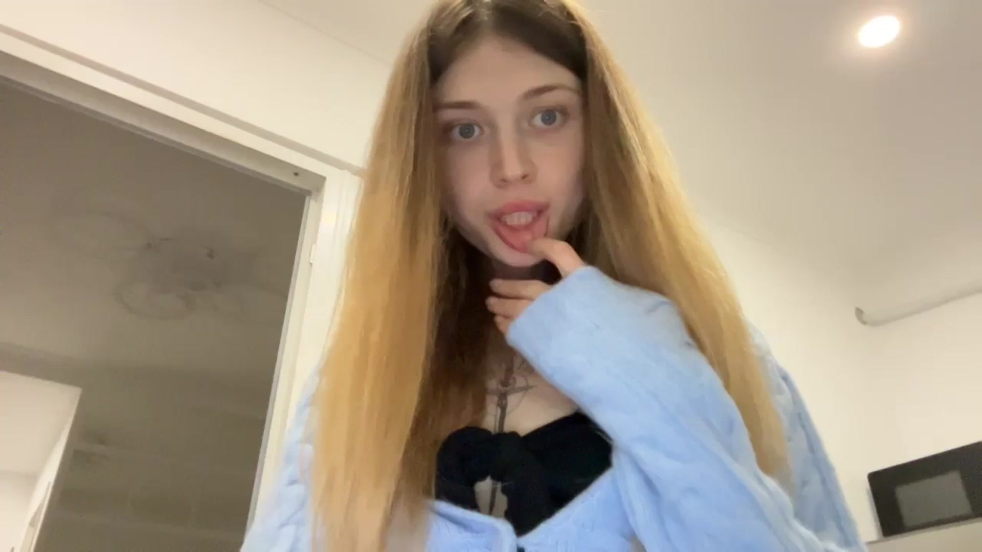 Gallery image thumbnail from Coconut_dream's myfreecams stream on, 10/22/2023, 14:19 image 3 of 20