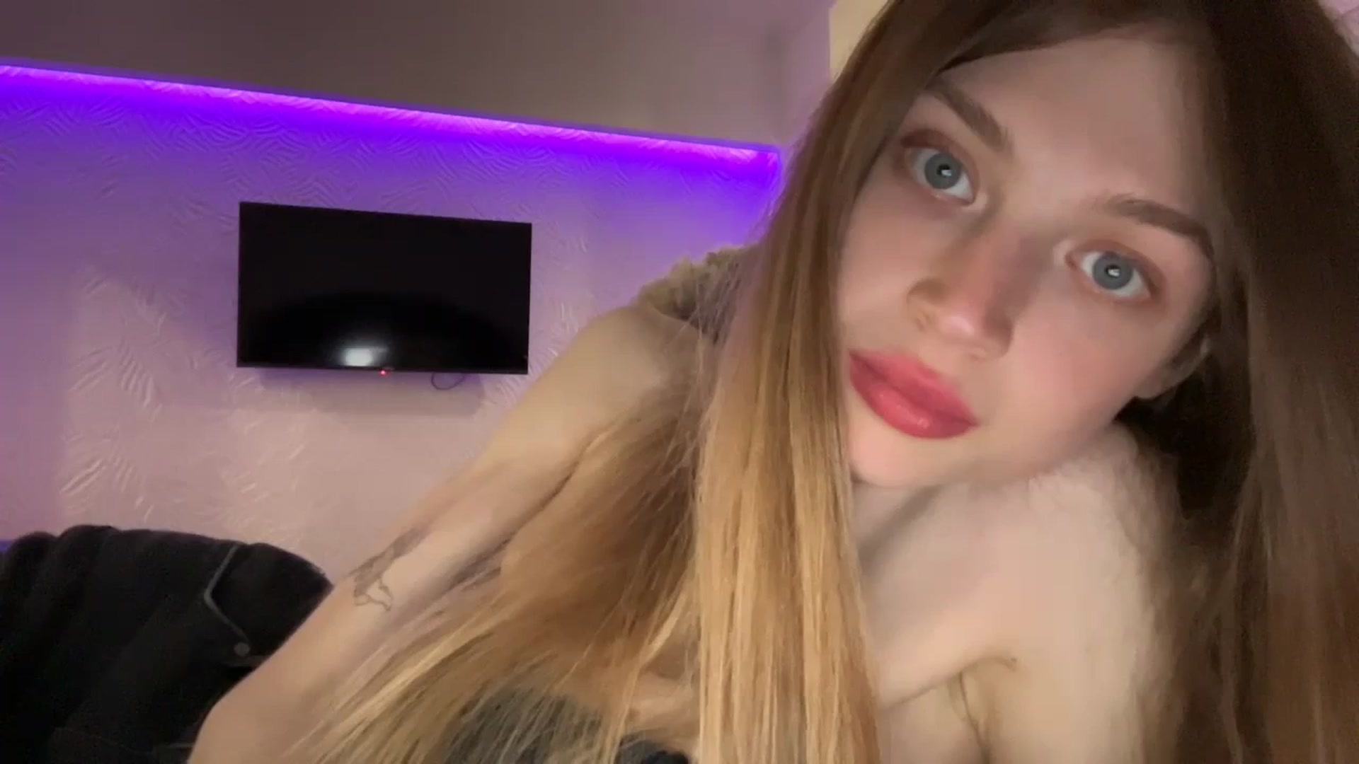 Gallery image thumbnail from Coconut_dream's myfreecams stream on, 10/23/2023, 19:28 image 2 of 20